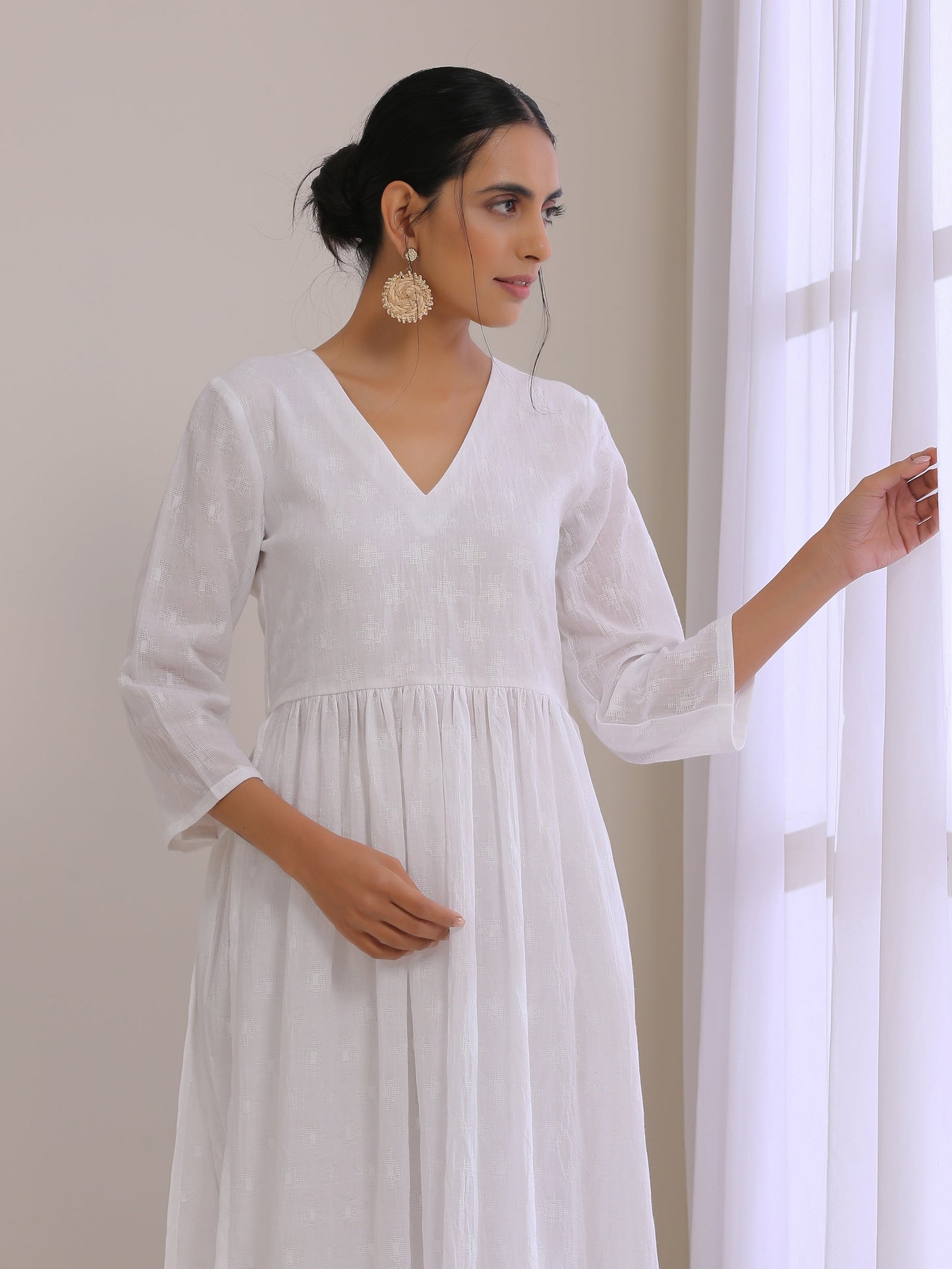 trueBrowns White Dobby High Slit Gathered Kurta Set | Swadesiicart