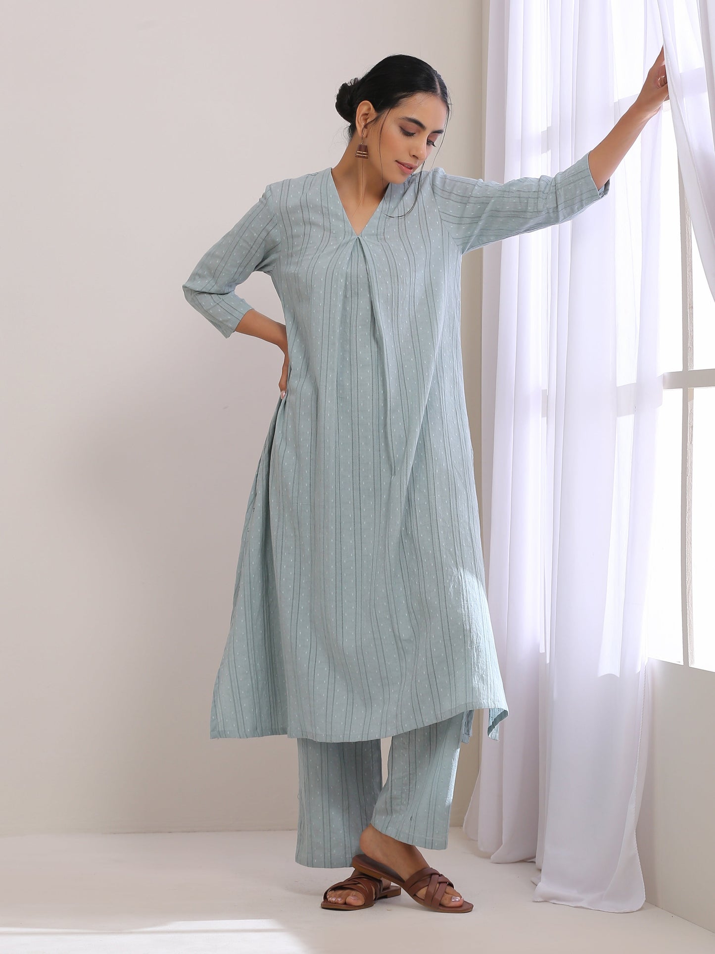trueBrowns Eggshell Blue Dobby Neck Pleat Kurta Pant Set | Swadesiicart