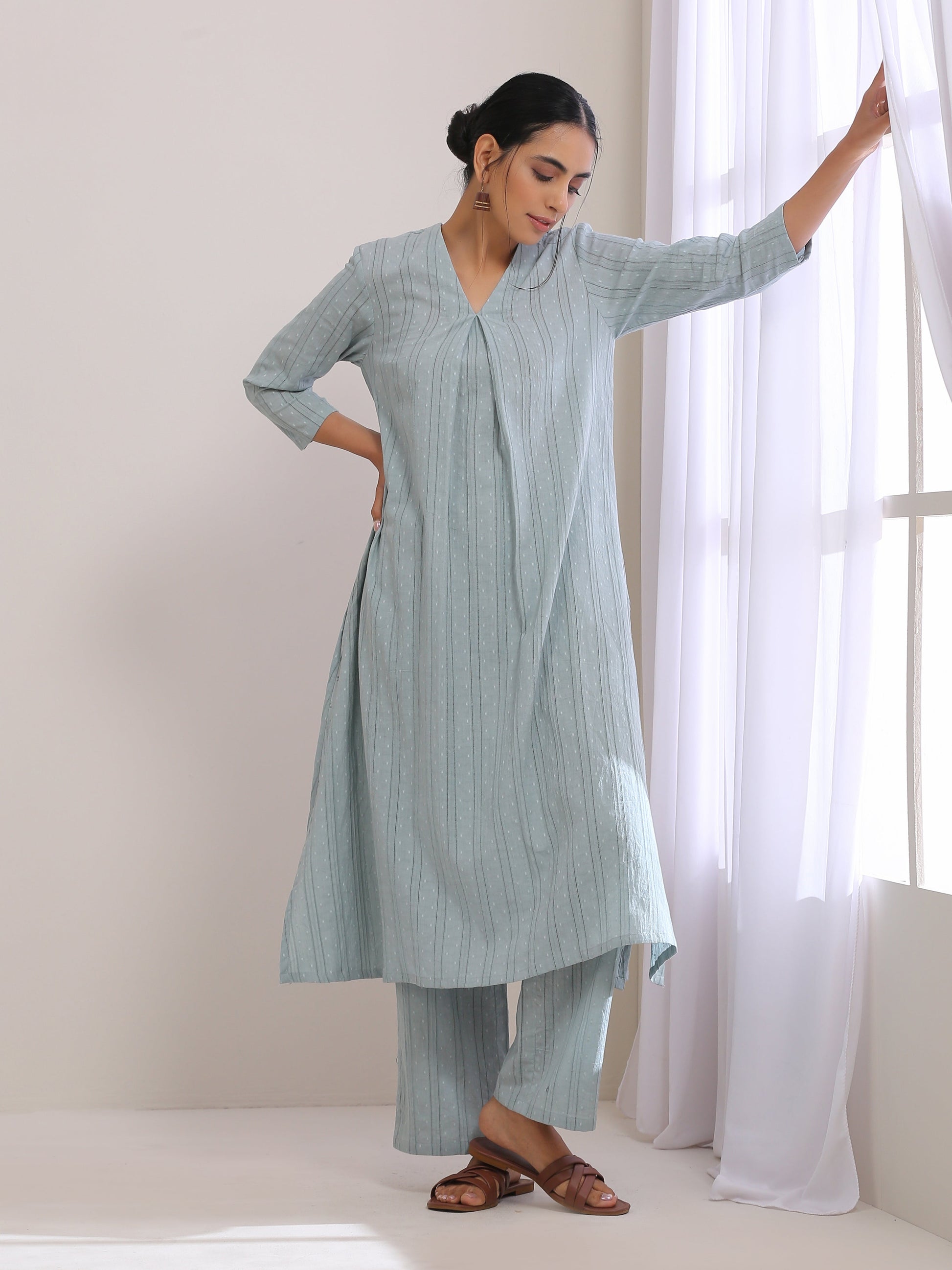 trueBrowns Eggshell Blue Dobby Neck Pleat Kurta Pant Set | Swadesiicart