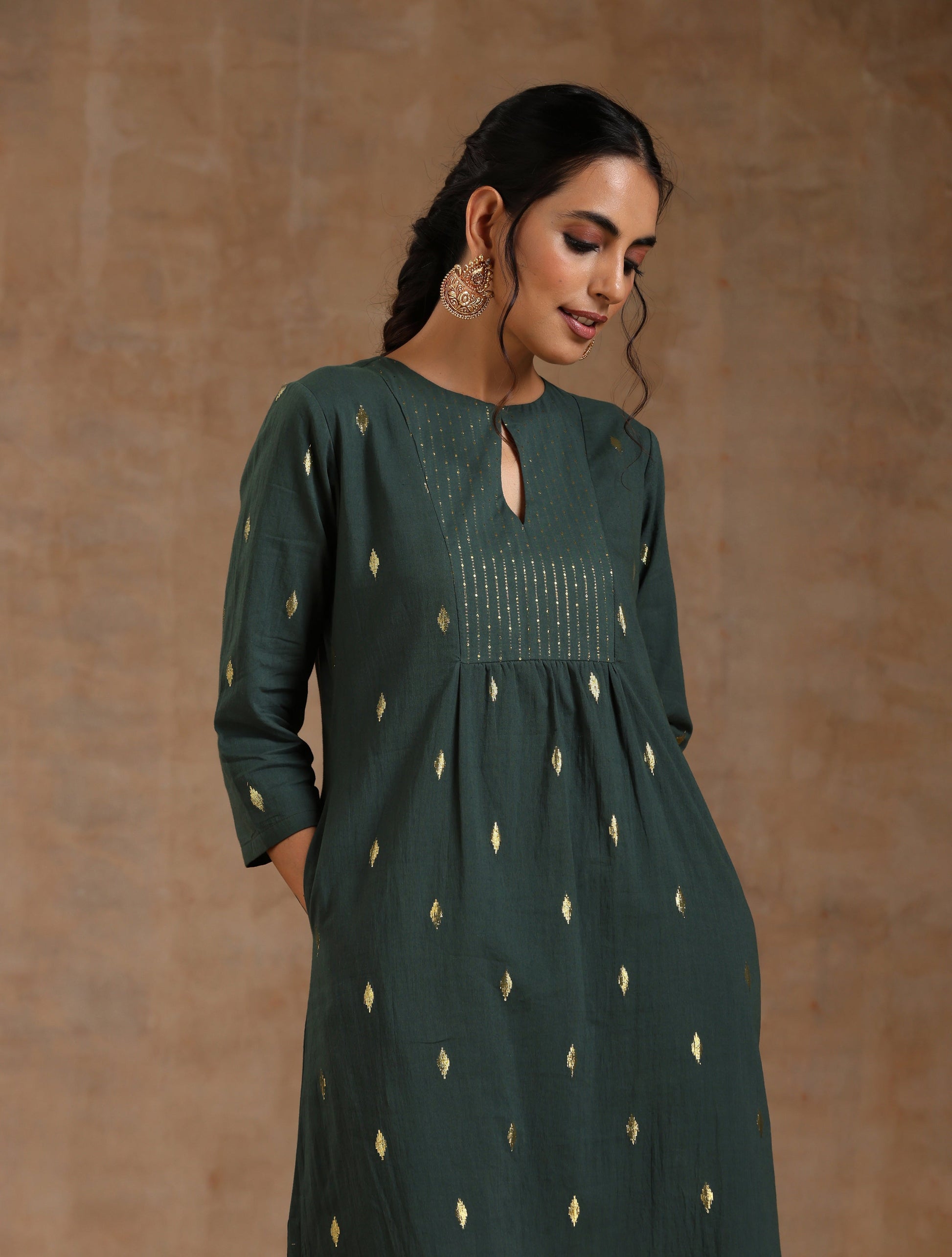 trueBrowns Dark Green Gold Cotton Yoke Kurta Set | Swadesiicart