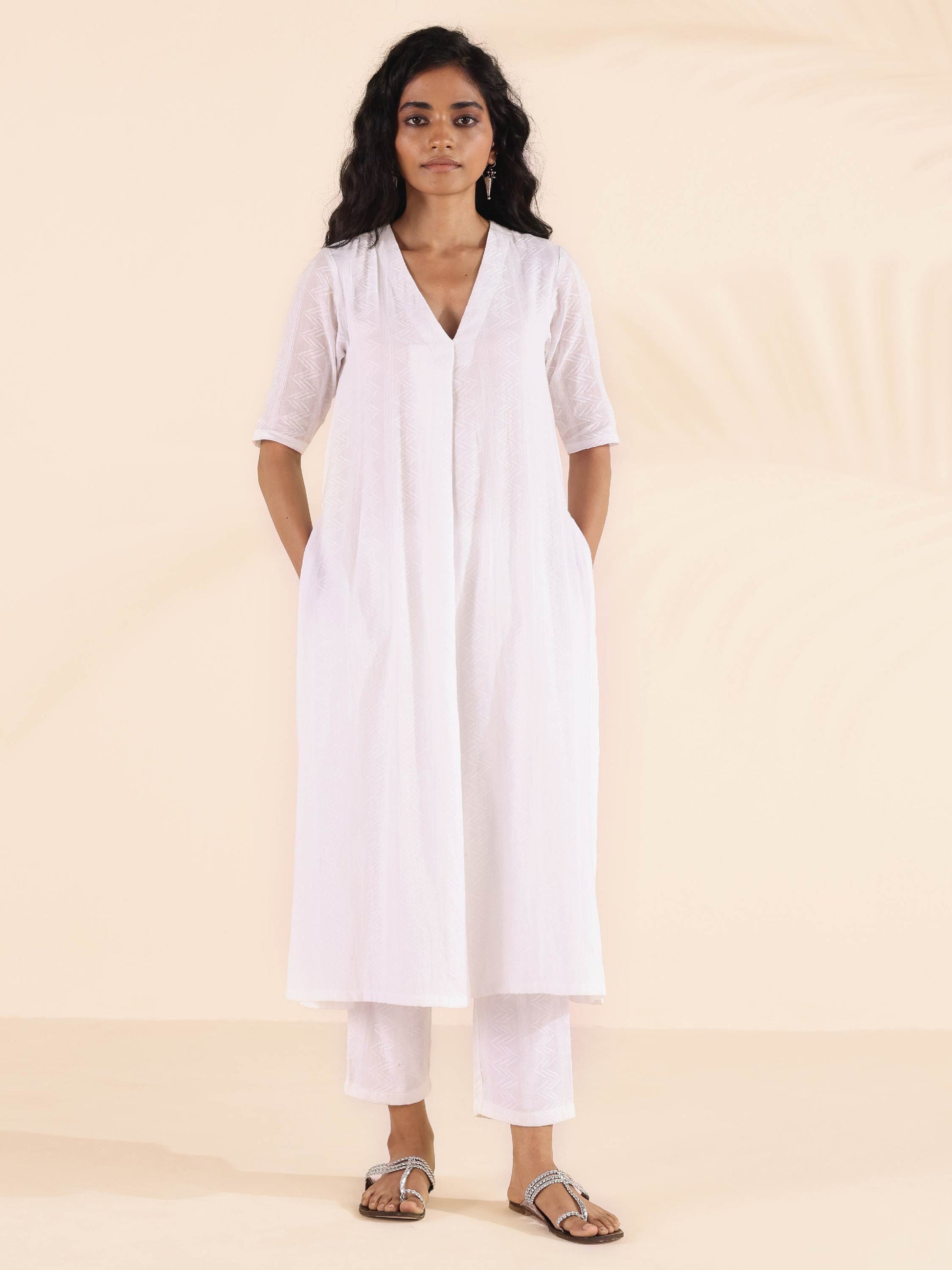 trueBrowns White Cotton Dobby V-Neck Kurta Pant Set | Swadesiicart