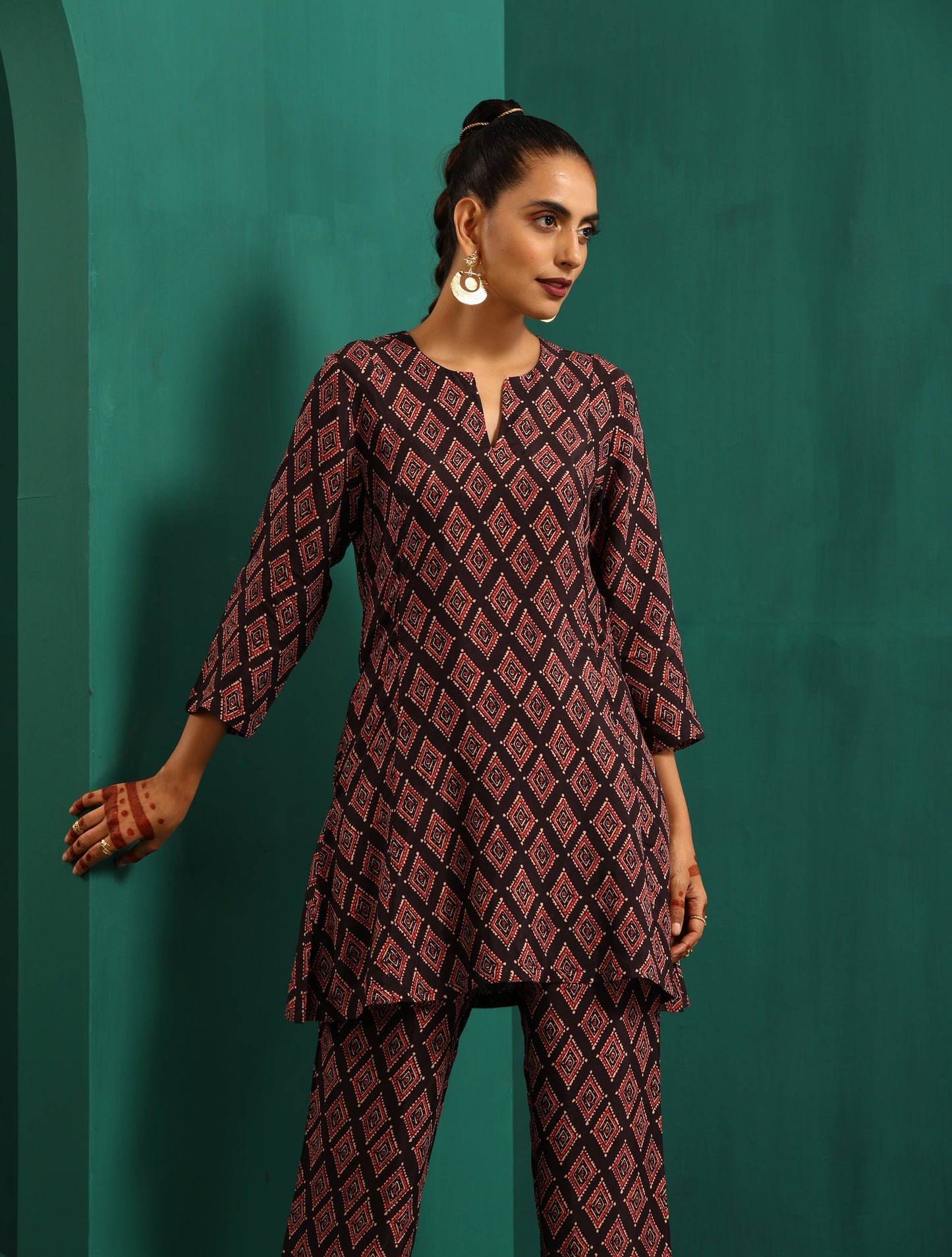 trueBrowns Black Diamond Muslin Silk Printed Relaxed Co-ord Set - Swadesiicart