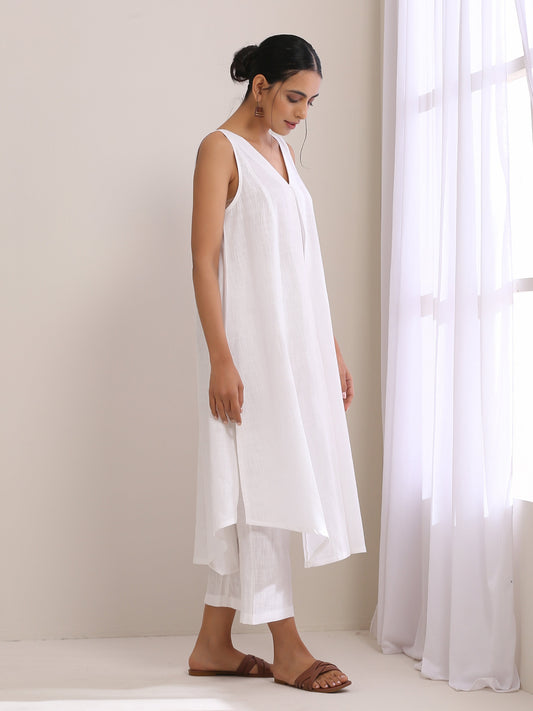 trueBrowns White Slub Texture Sleeveless Flared Kurta Pant Set | Swadesiicart