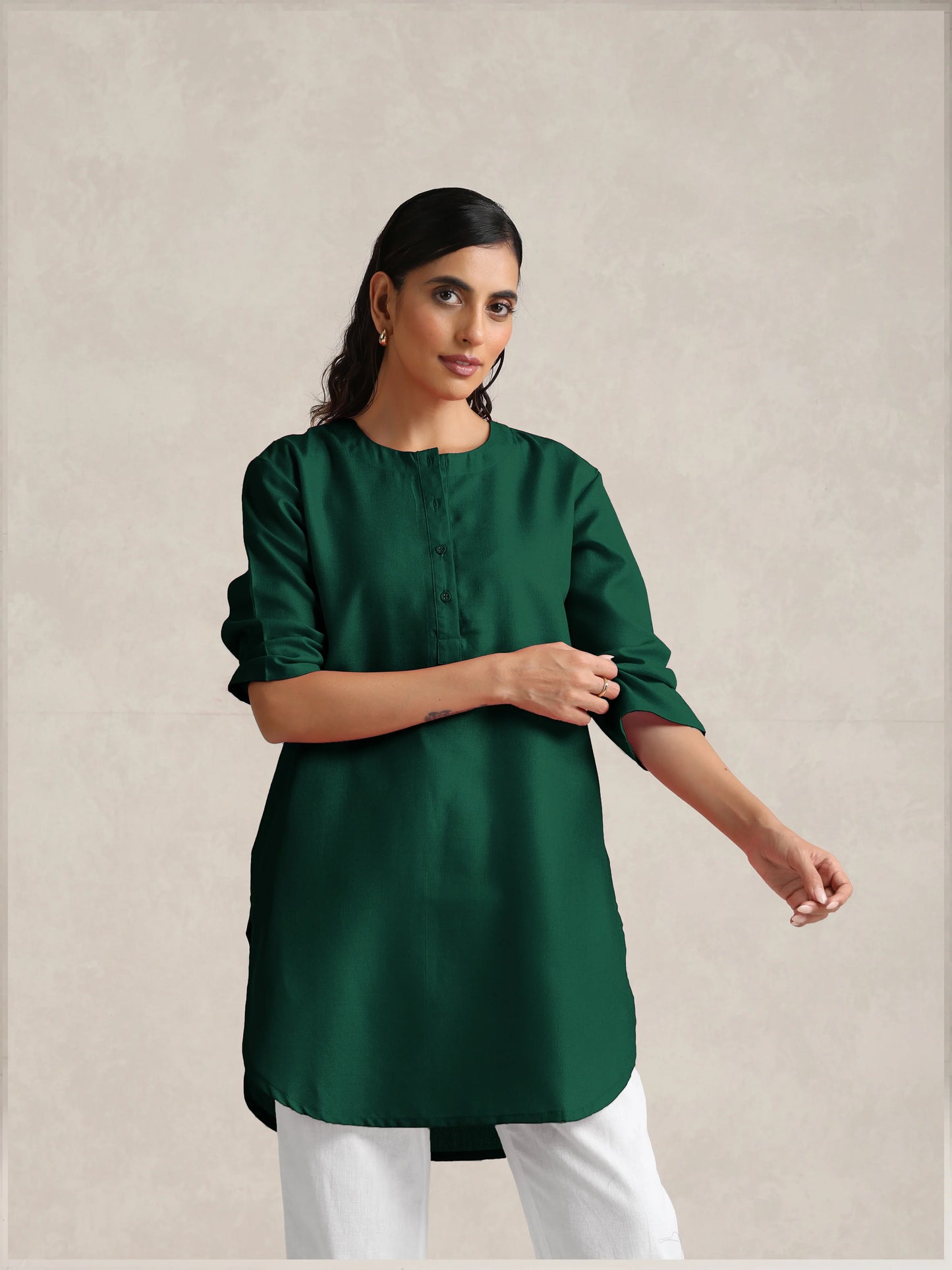 trueBrowns Dark Green Cotton Blend Short Kurta | Swadesiicart