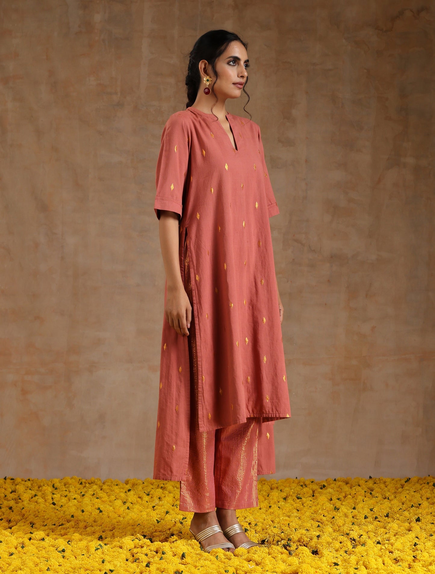 trueBrowns Blush Gold Cotton Relaxed High-Low Kurta Set | Swadesiicart