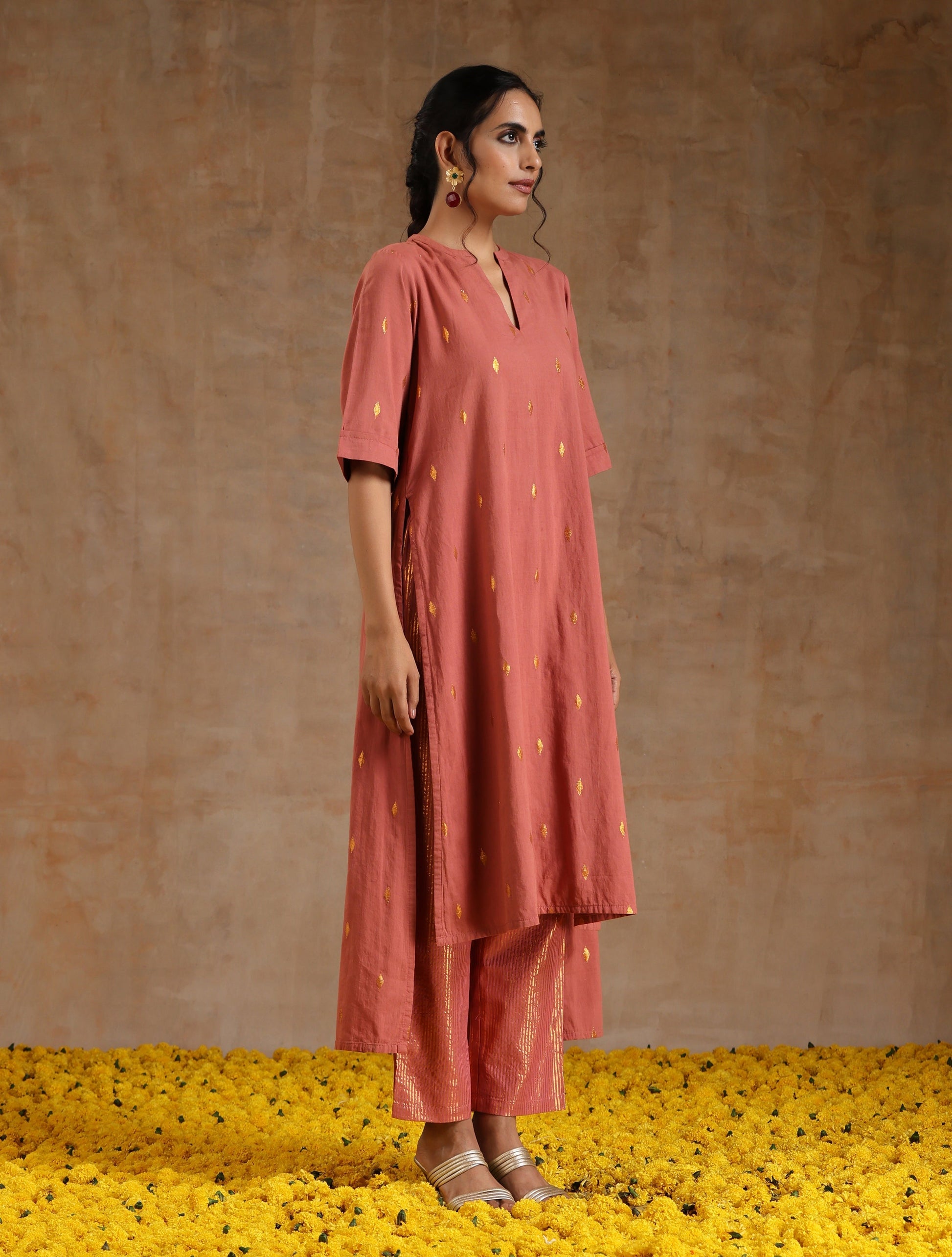 trueBrowns Blush Gold Cotton Relaxed High-Low Kurta Set | Swadesiicart