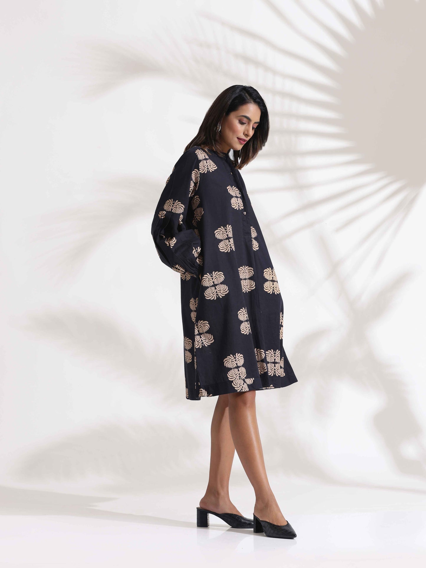 trueBrowns Black Cotton Print Short Dress | Swadesiicart