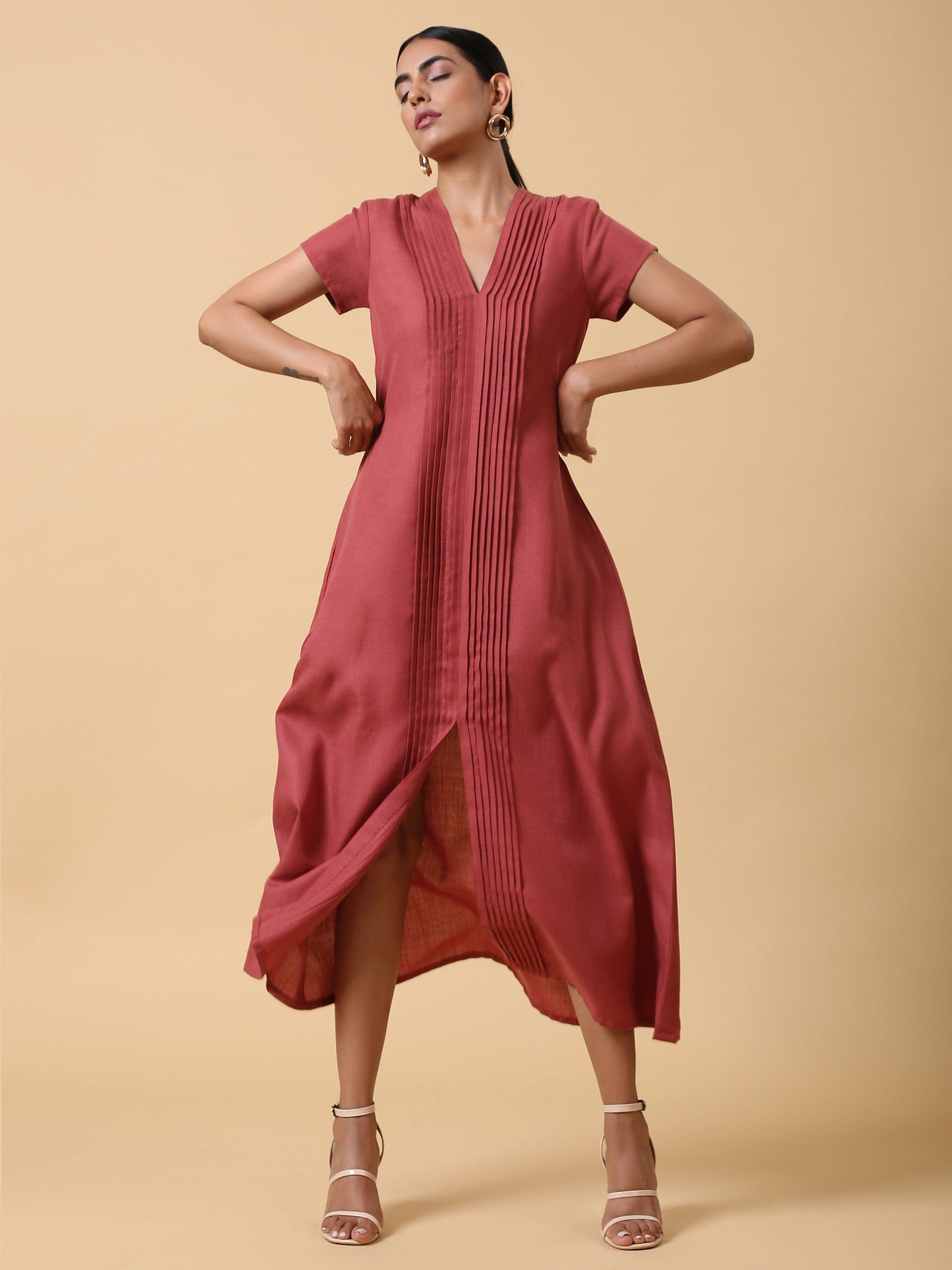 trueBrowns Cotton Linen Rust Red Pleated Dress | Swadesiicart