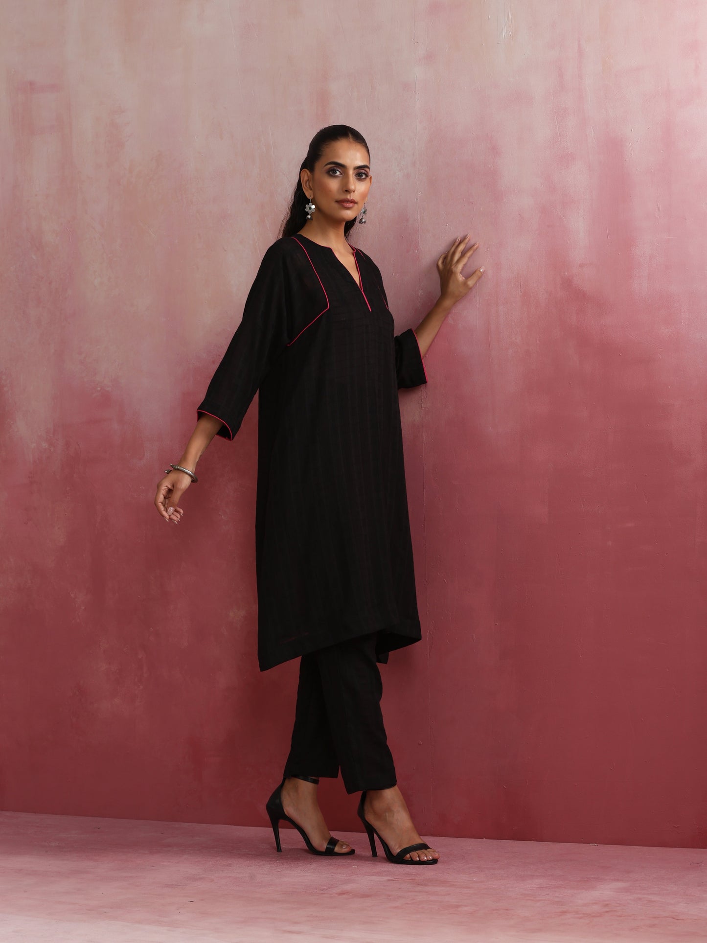 trueBrowns Black Cotton Dobby Kurta Co-ord set - Swadesiicart