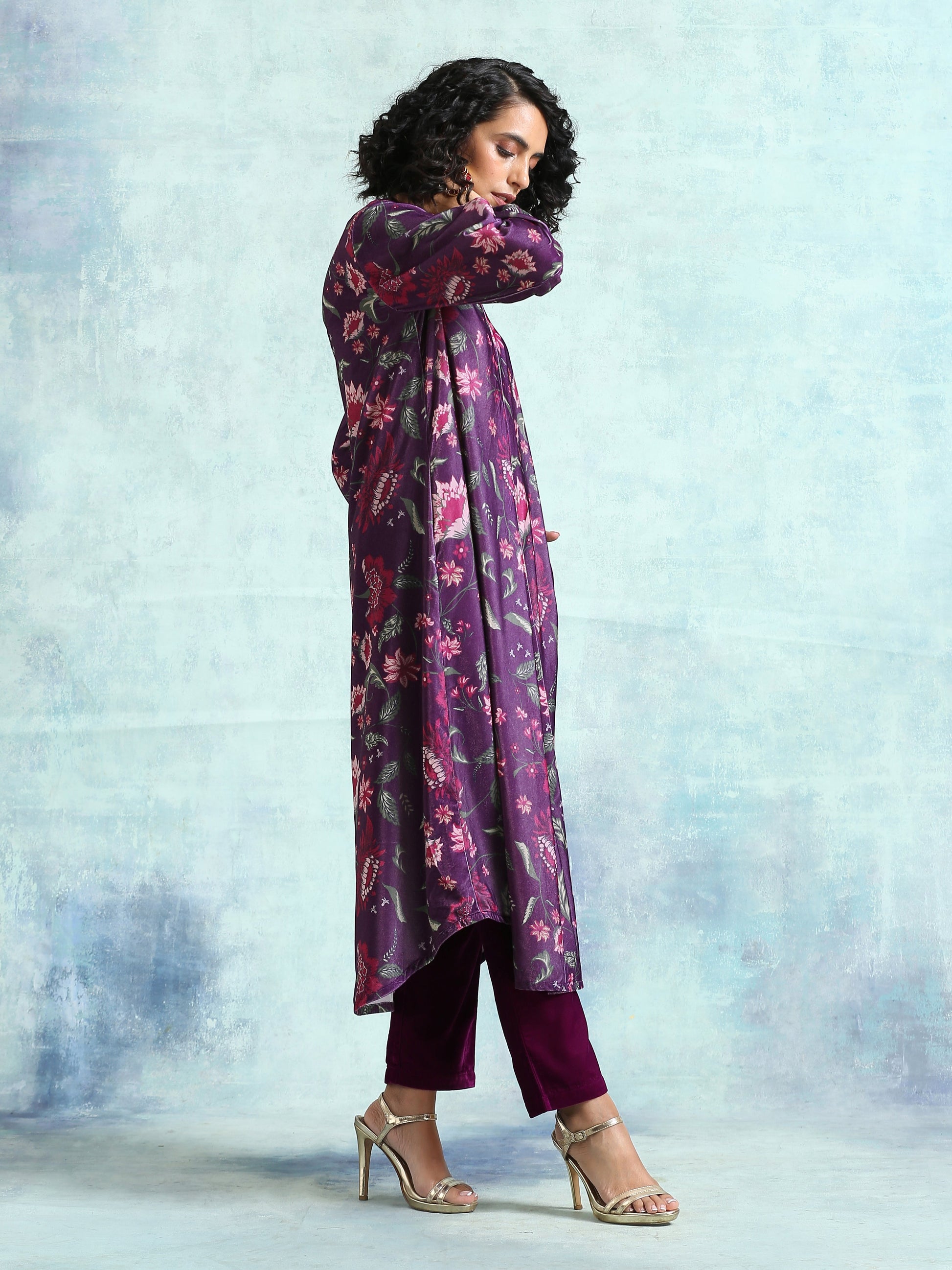 trueBrowns Wine Printed Velvet Neck Pleat Kurta | Swadesiicart