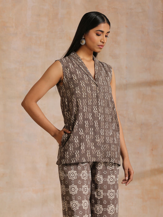 trueBrowns Clay Dabu Zig-Zag Motifs Print Cotton Sleeveless Jacket Pant Set | Swadesiicart