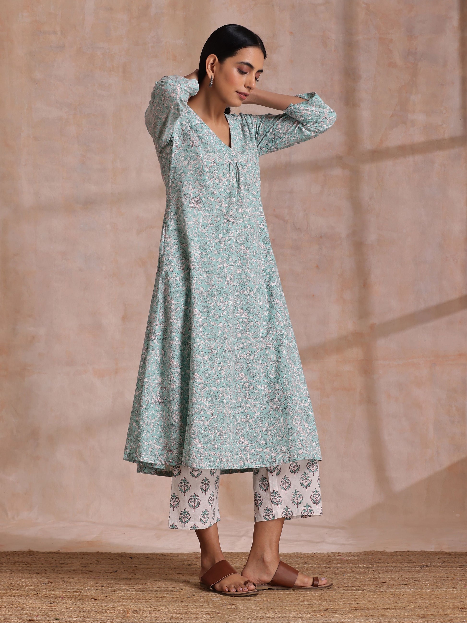 trueBrowns Tiffany Blue Floral Block Print Cotton Front Neck Gathered Kurta Pant Set | Swadesiicart