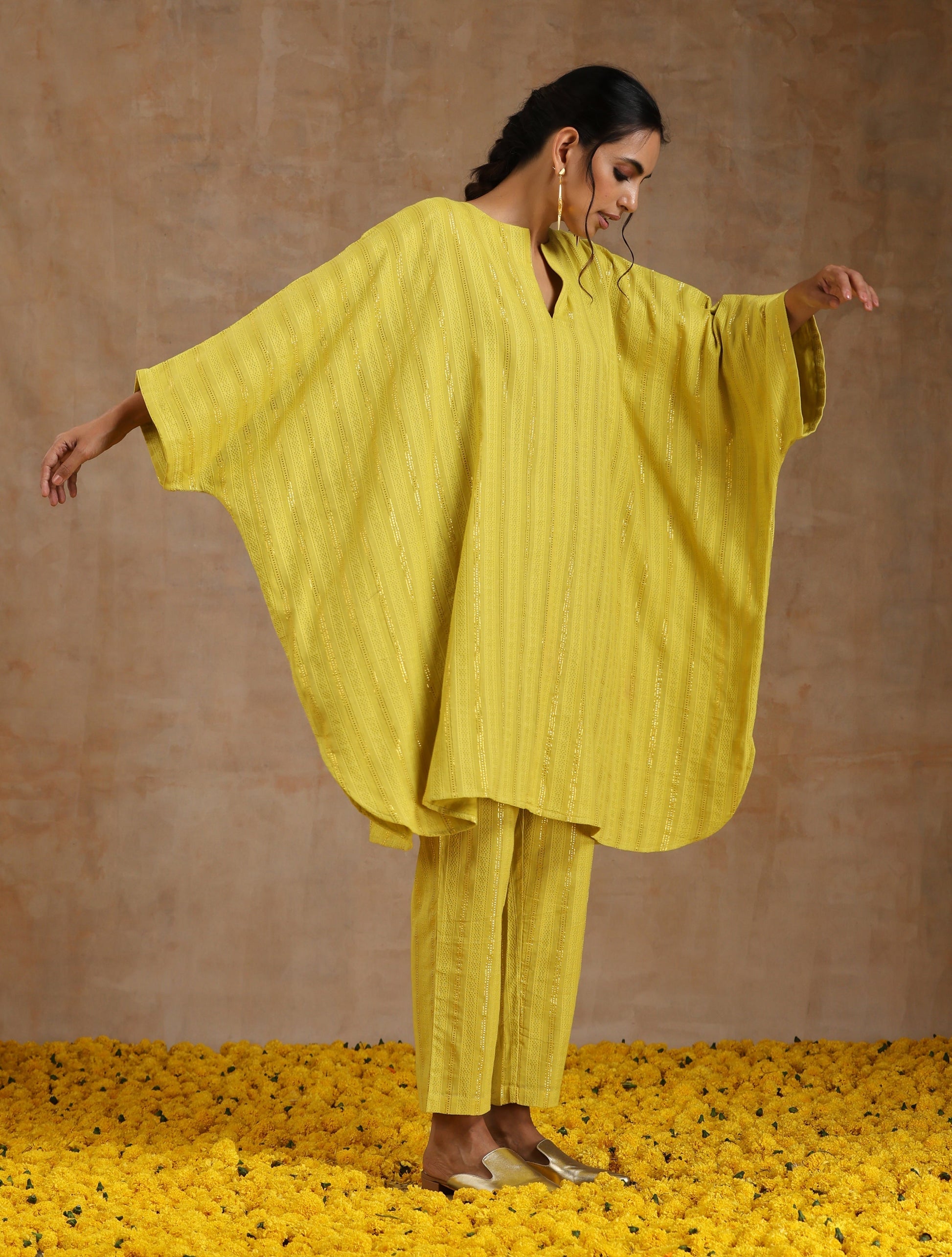 trueBrowns Lime Gold Cotton Oversized Round Co-Ord Set - Swadesiicart