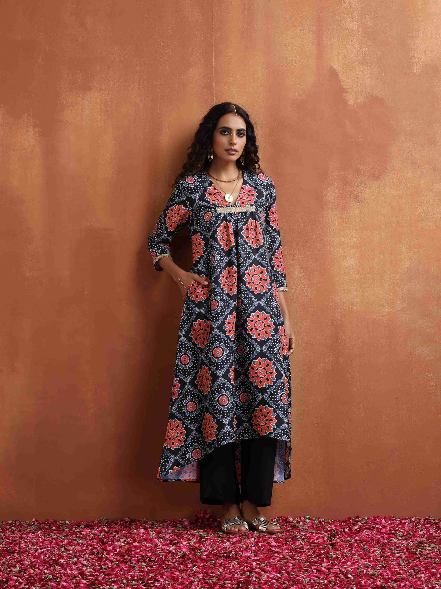 trueBrowns Black Ajrak Print Kurta Set | Swadesiicart