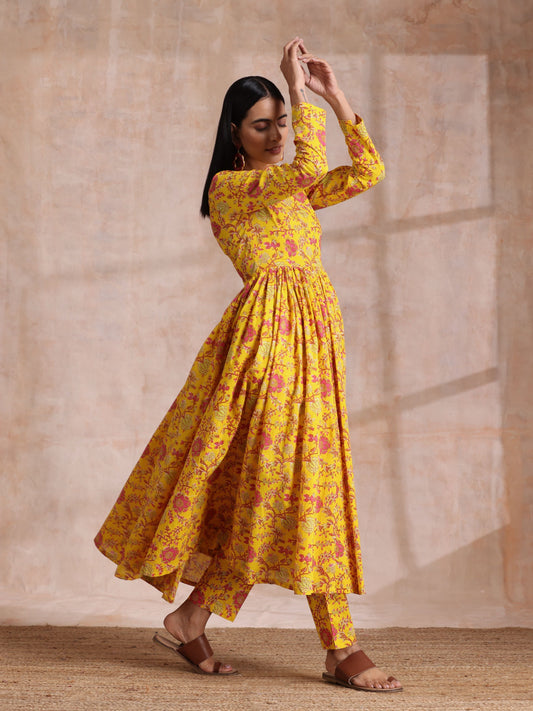 trueBrowns Sunshine Yellow Overall Floral Block Print Cotton Kurta Pant Dupatta Set | Swadesiicart