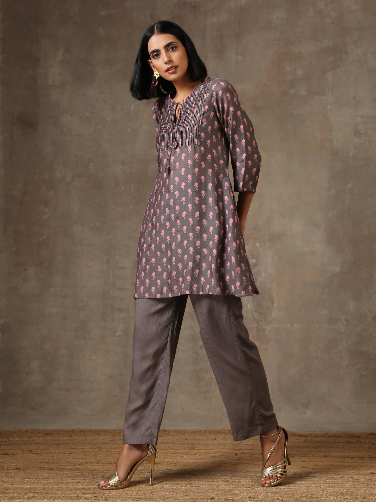 trueBrowns Grey Pink Floral Printed Silk Co-Ord Set - Swadesiicart