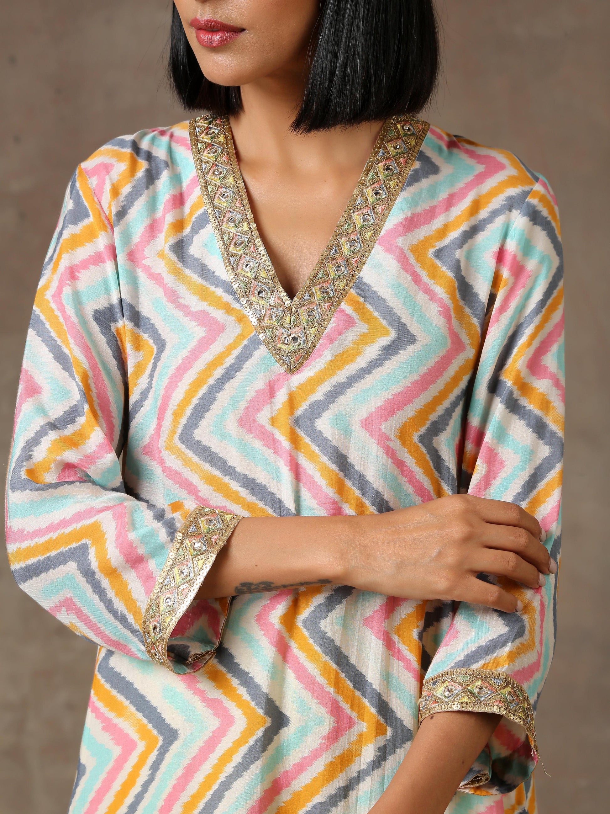 trueBrowns Multicolour Lehariya Printed Silk Kurta Pant Set | Swadesiicart