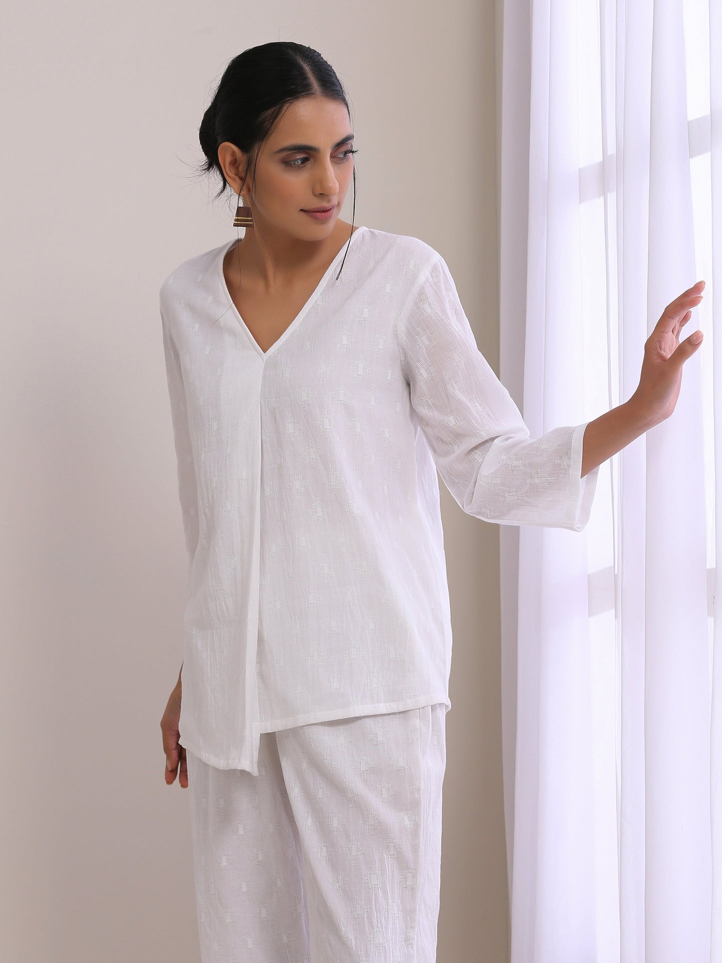 trueBrowns White Dobby Short Asymmetric Co-Ord Set - Swadesiicart