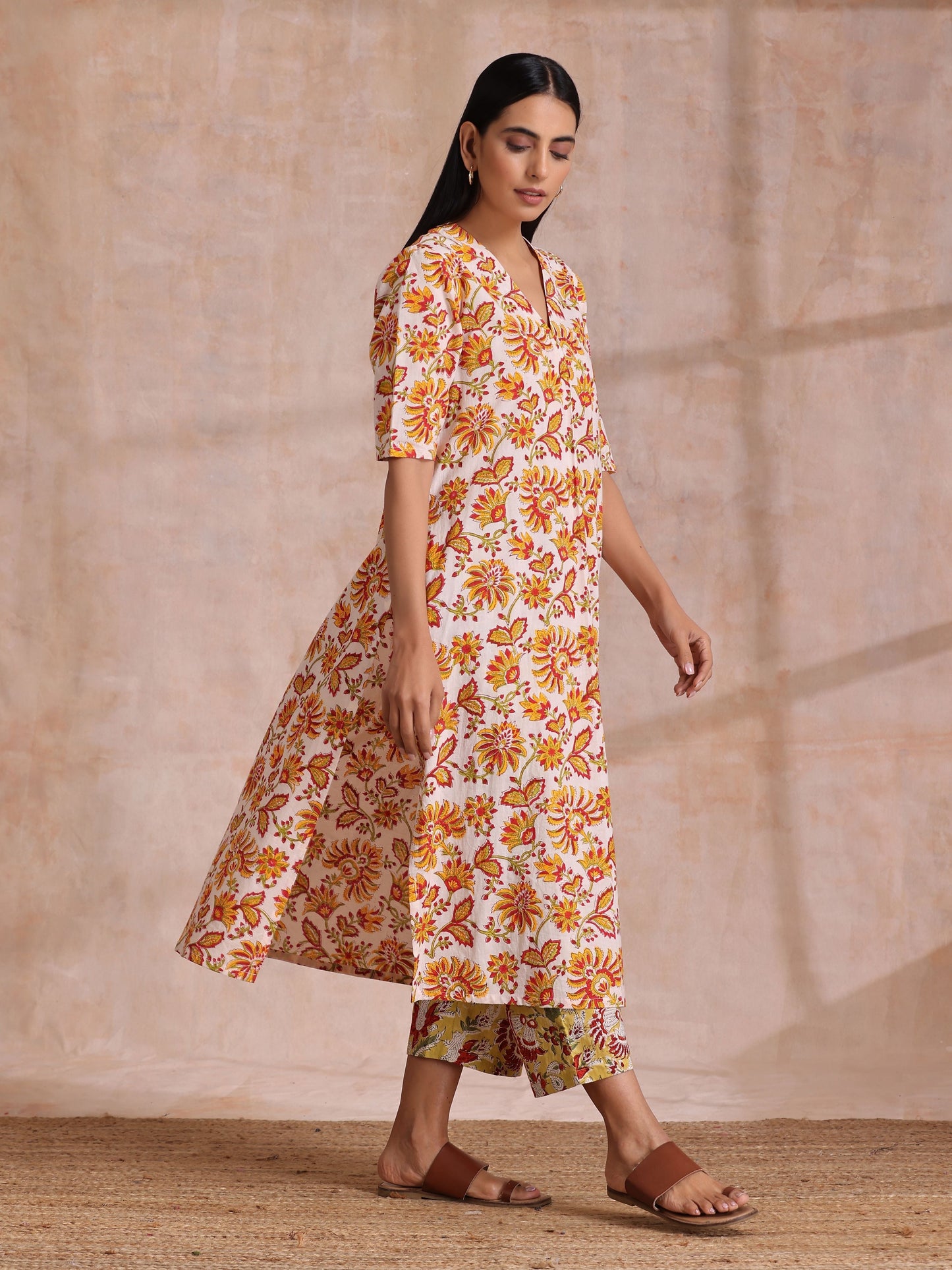 trueBrowns Red Overall Floral On White Cotton Block Print Kurta Pant Set | Swadesiicart