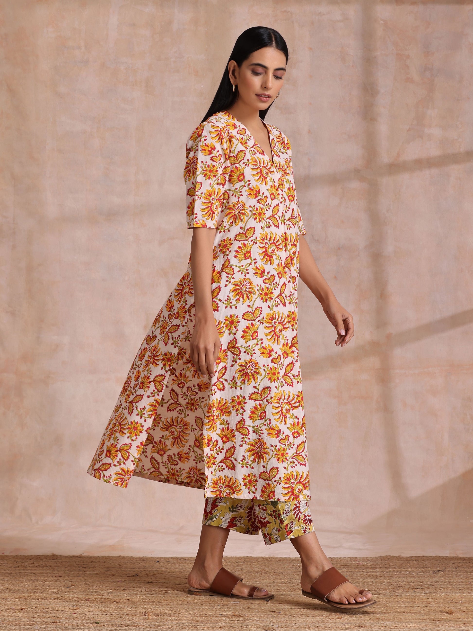 trueBrowns Red Overall Floral On White Cotton Block Print Kurta Pant Set | Swadesiicart
