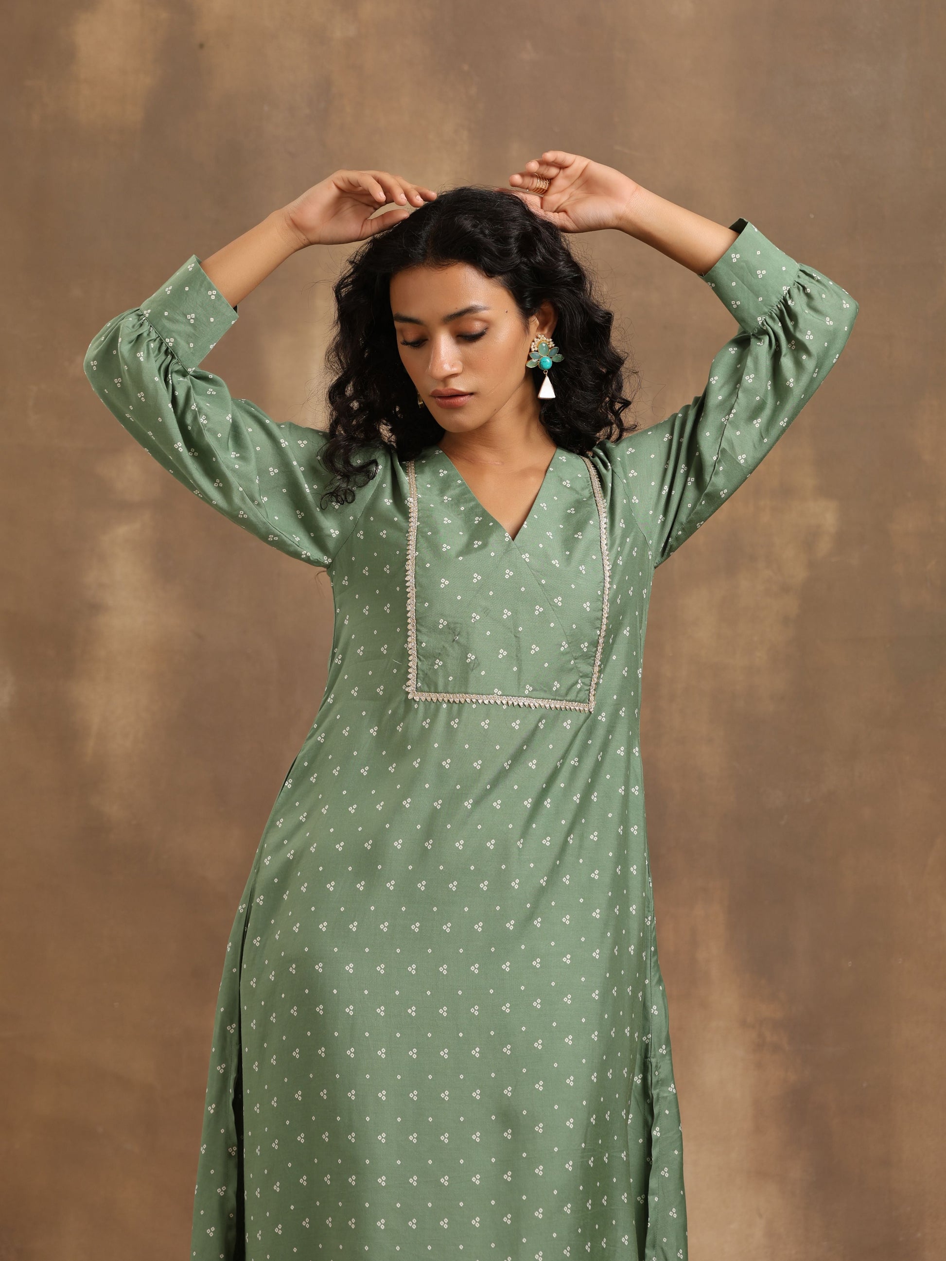 trueBrowns Light Green Bandhani Printed Silk Kurta Pant Set | Swadesiicart