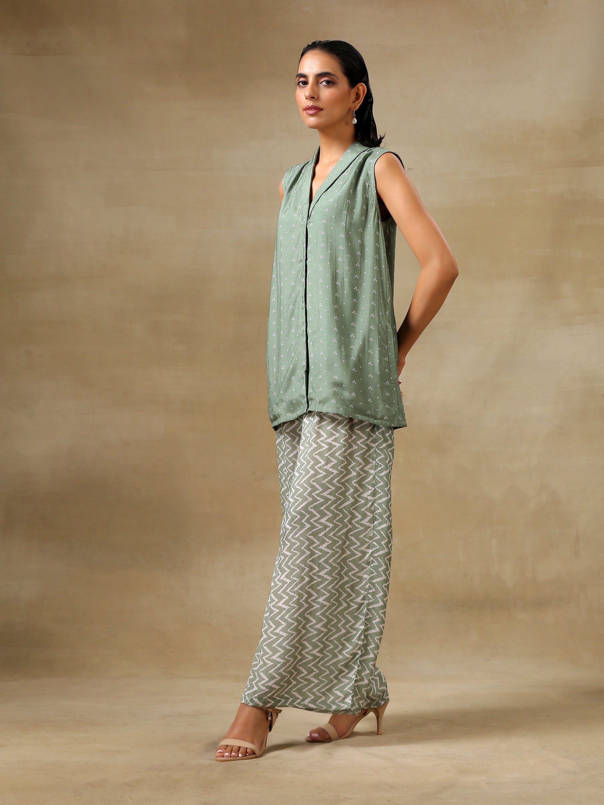 trueBrowns Light Green Bandhani Printed Silk Sleevesless Jacket Pant Set | Swadesiicart