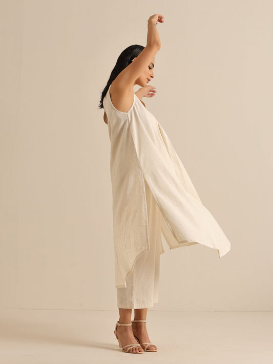 trueBrowns Off-White Sleeveless Kurta Pant Set | Swadesiicart