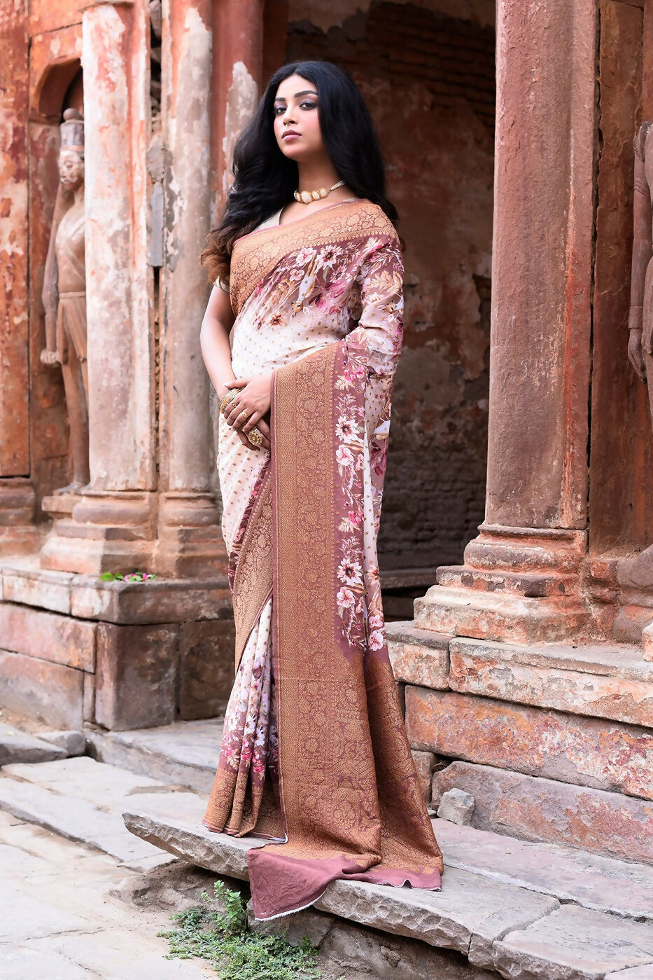 Joban Fashion Ivory And Dusty Rose Crepe Chiffon Pure Handloom Banarasi Silk Saree | Swadesiicart