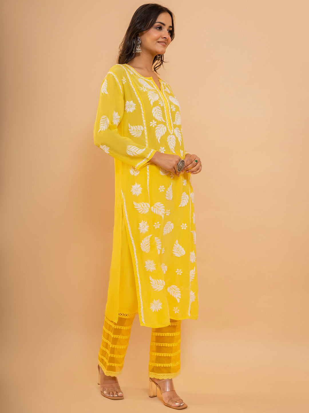 HOUSE OF KARI Floral Embroidered Chikankari Kurta | Swadesiicart