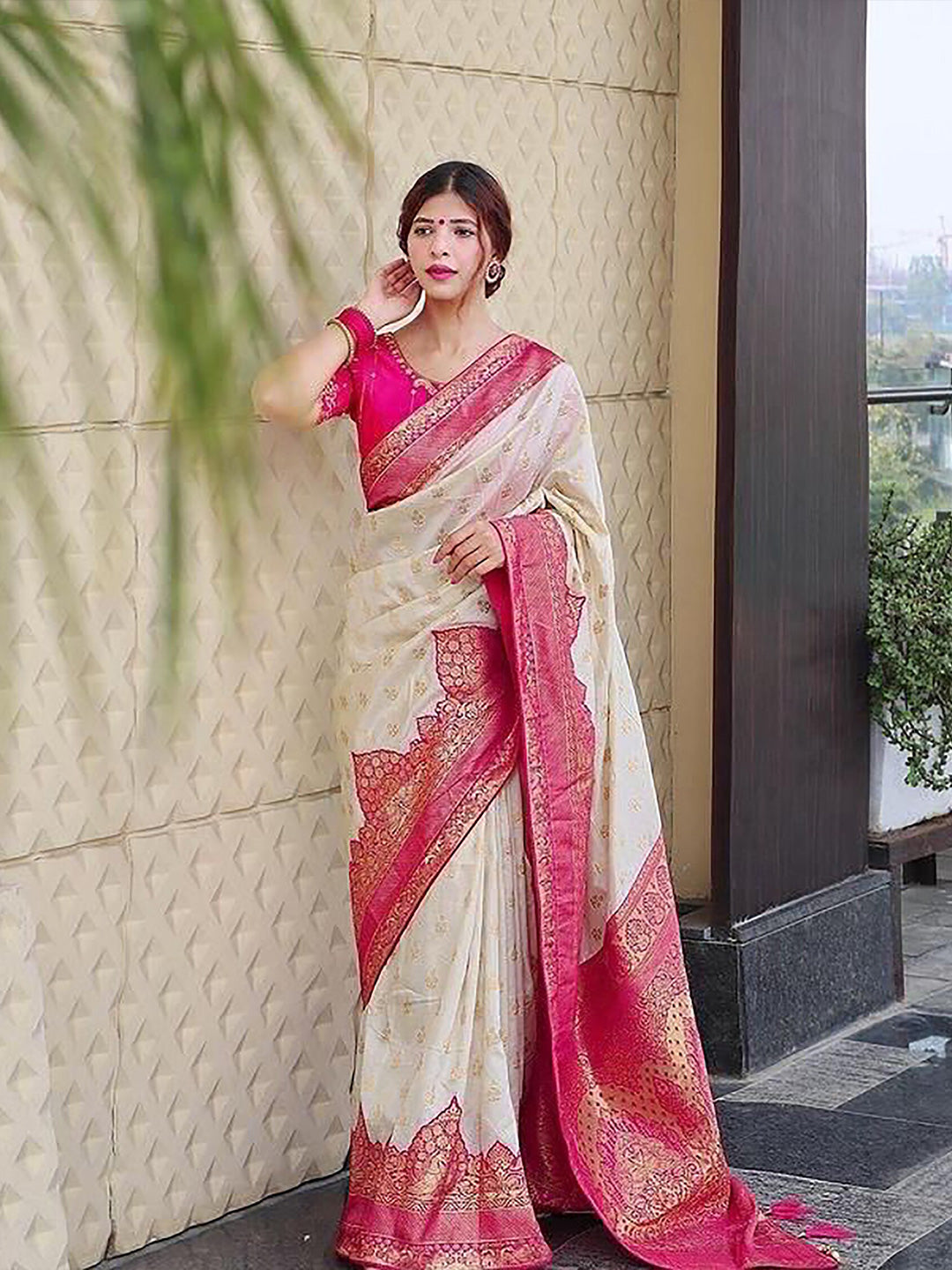 Kalini Ethnic Motifs Woven Design Zari Banarasi Saree | Swadesiicart