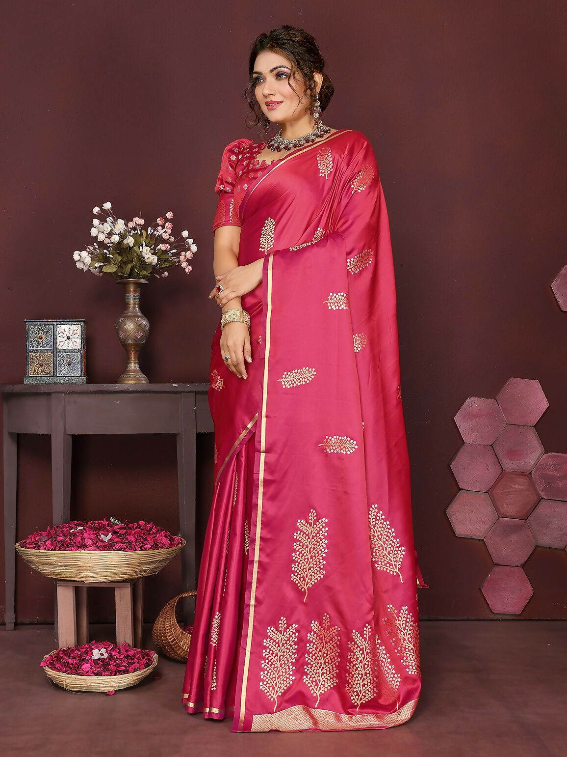 Joban Fashion Pink Floral Motifs Banarasi Silk Sarees | Swadesiicart