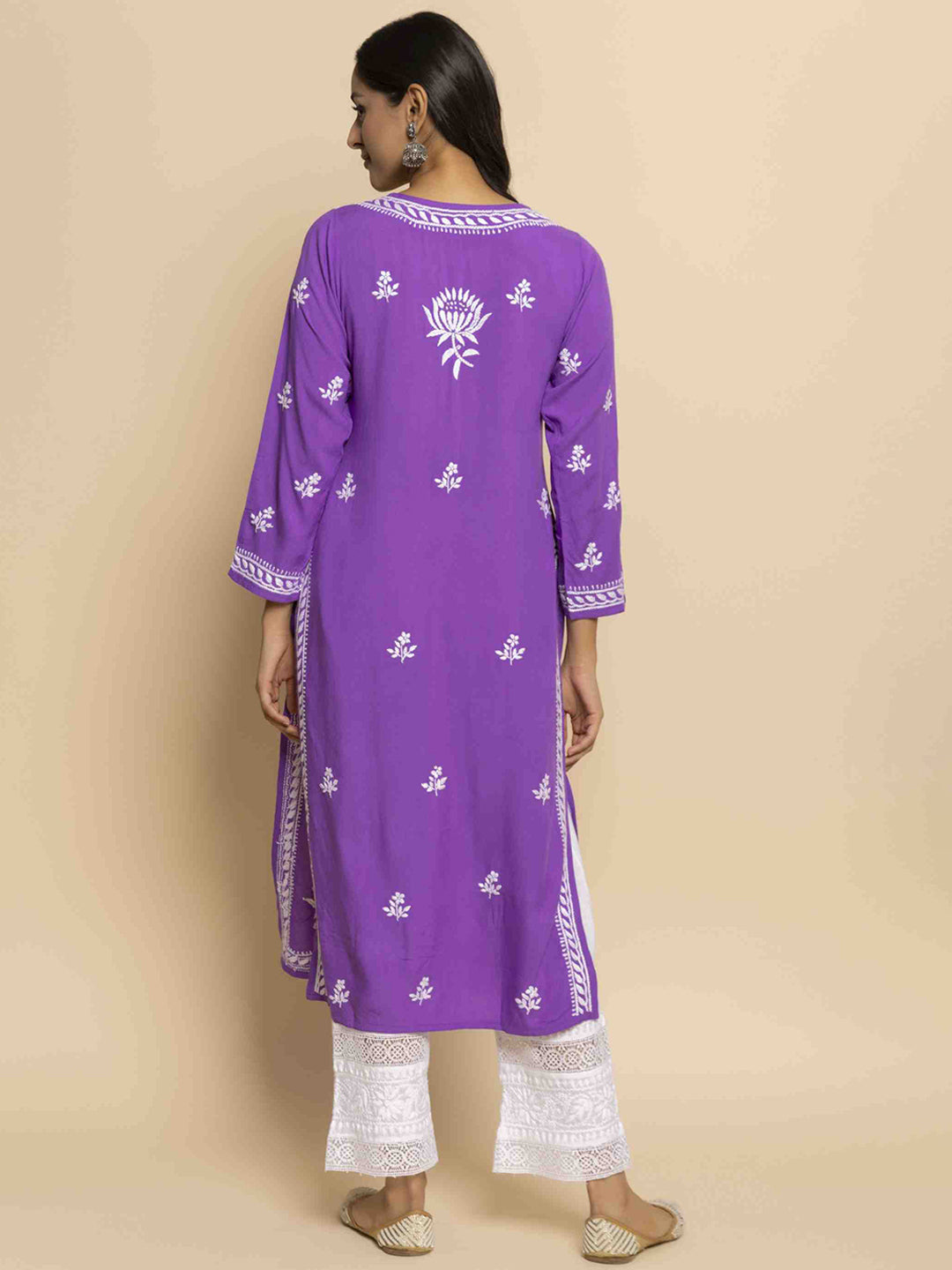 HOUSE OF KARI Ethnic Motifs Chikankari Embroidered Notched Round Neck Straight Kurta | Swadesiicart