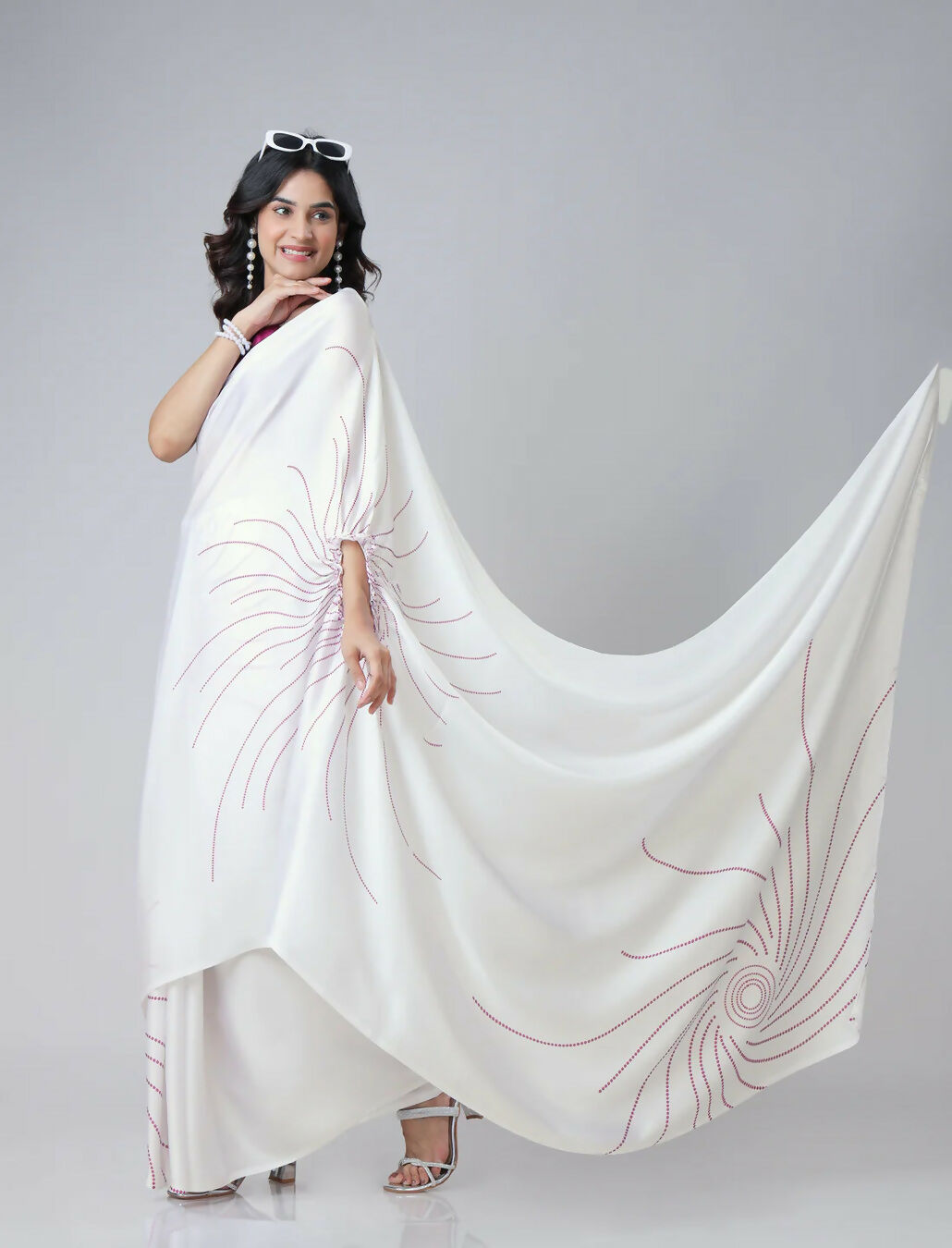Vastranavya White Retro Wavy Polka Stripes Freehand Ready to Wear Saree | Swadesiicart