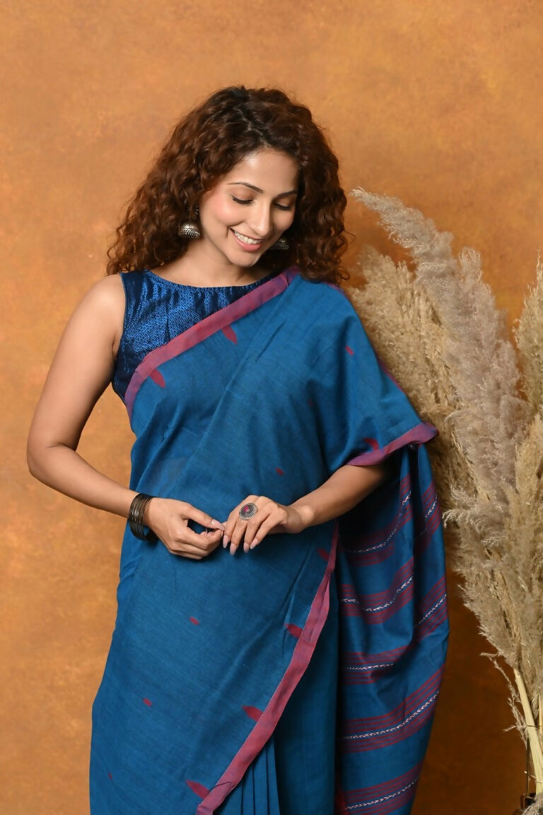 Very Much Indian Handloom Pure Cotton Saree With Sleek Border - Daisy Blue | Swadesiicart