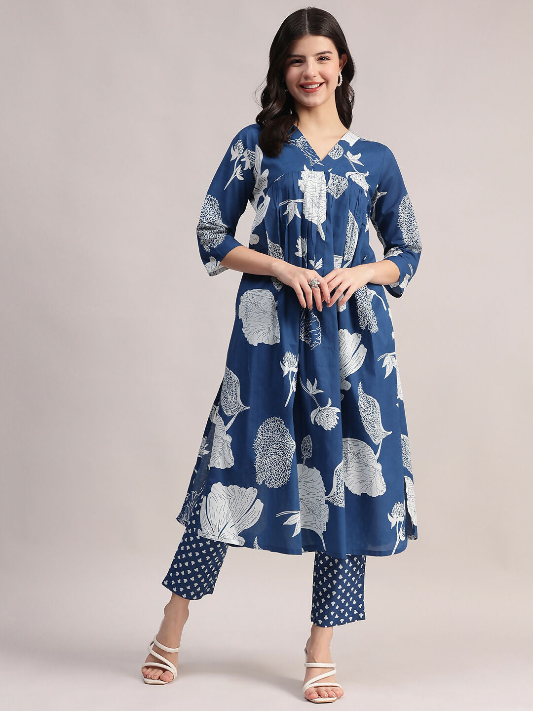 Aavyora Women's Blue Floral Printed Cotton Kurta with Trouser - Swadesiicart