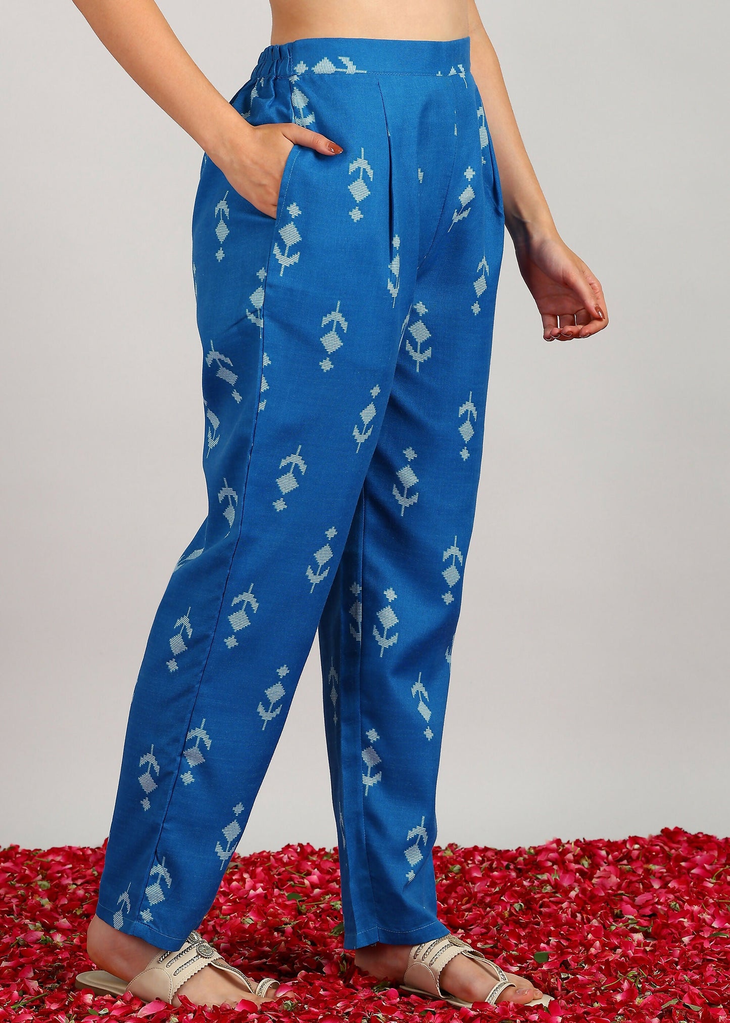 Aavyora Women's Blue Ikat Printed Ethnic Co-ord Set - Swadesiicart