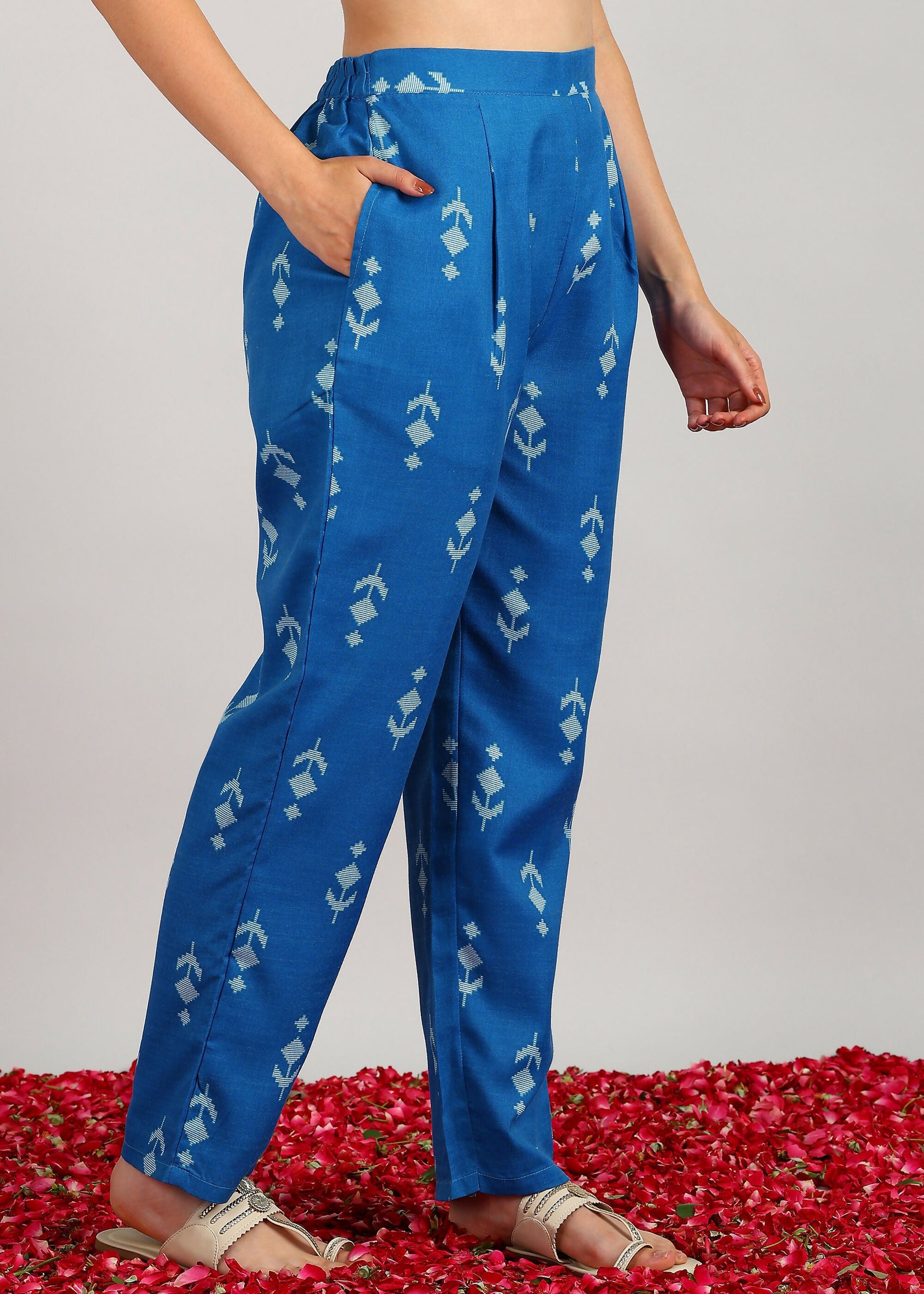 Aavyora Women's Blue Ikat Printed Ethnic Co-ord Set - Swadesiicart