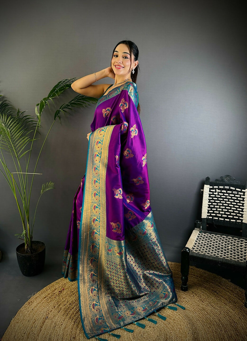 Joban Fashion Banarasi Magenta Woven Soft Silk Saree | Swadesiicart
