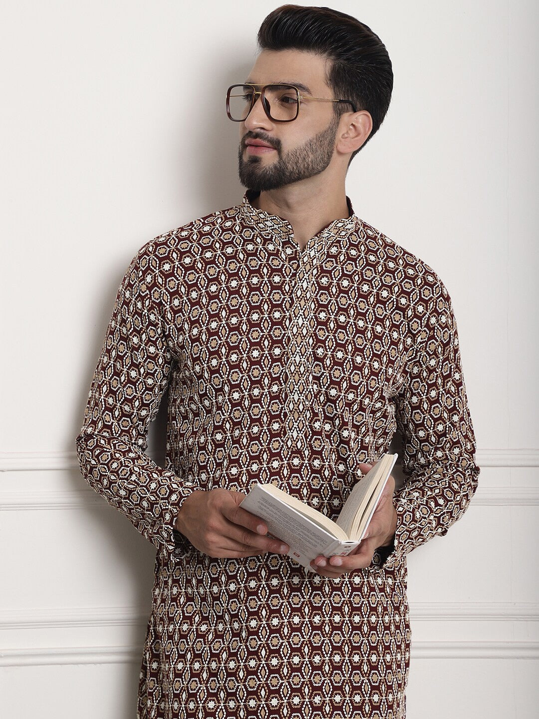 Sojanya Geometric Embroidered Mandarin Collar Kurta | Swadesiicart