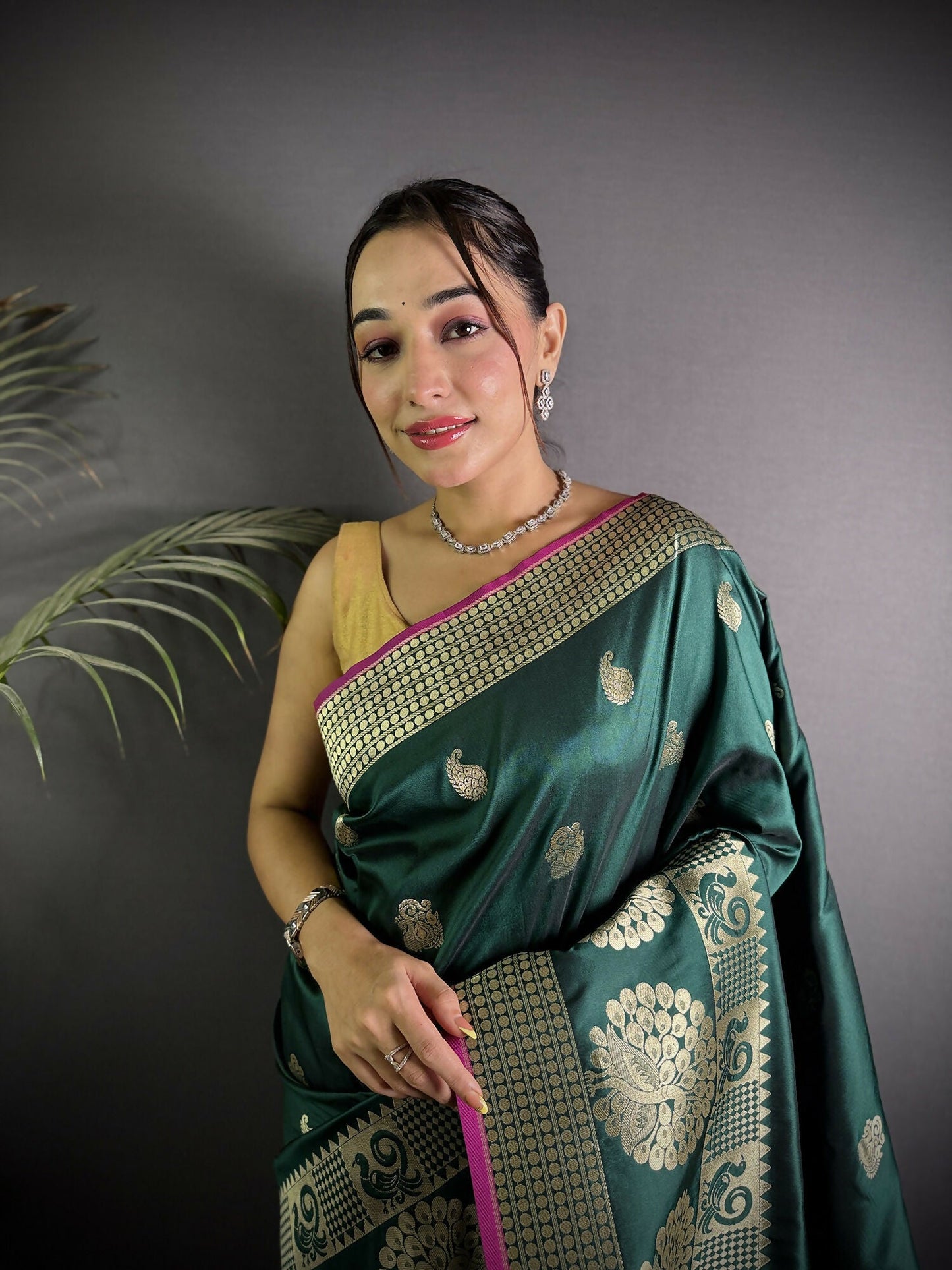 Joban Fashion Dark Green Banarasi Soft Lichi Silk Paisley Saree | Swadesiicart