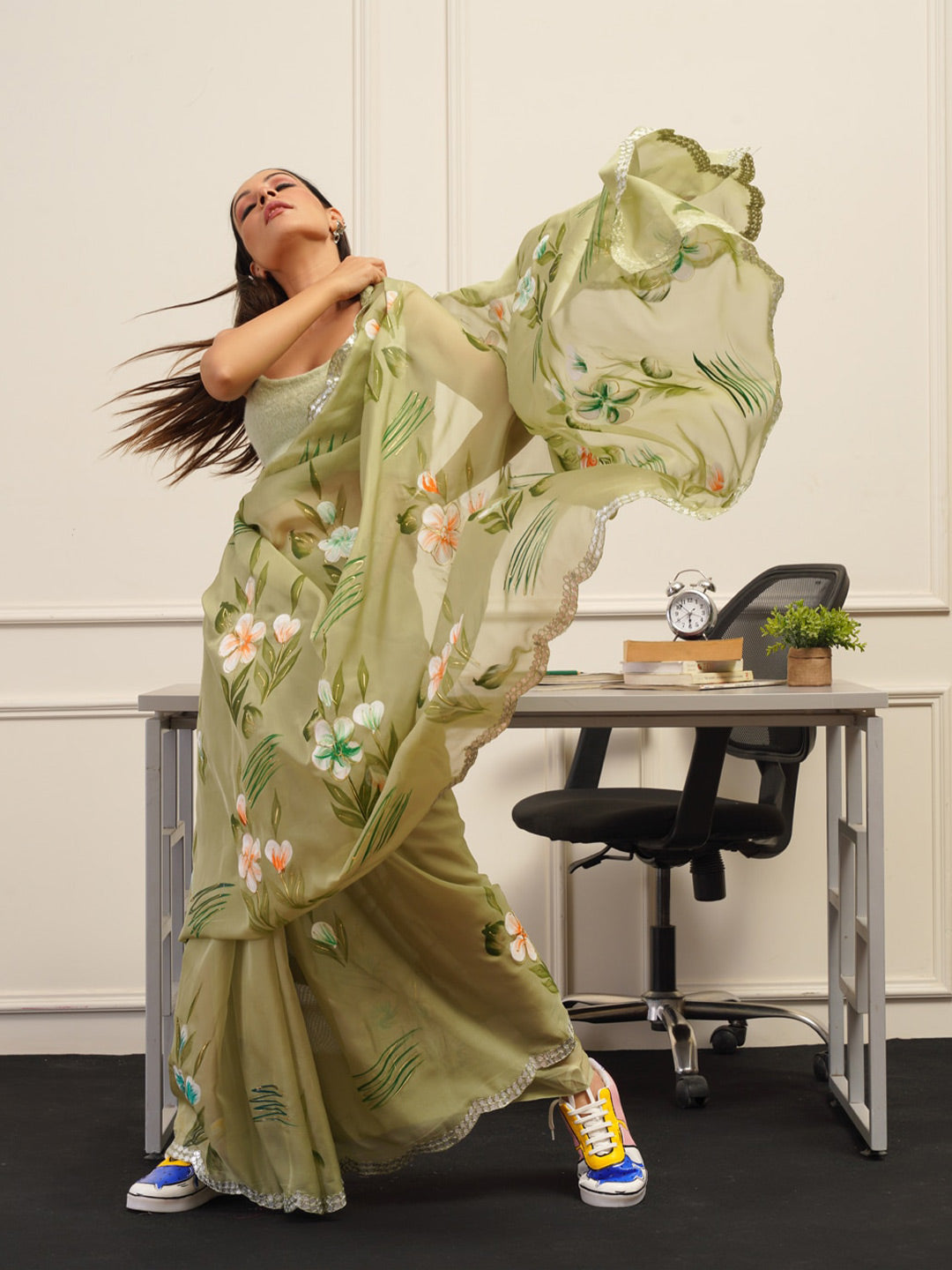 Tikhi Imli Floral Printed Organza Saree | Swadesiicart