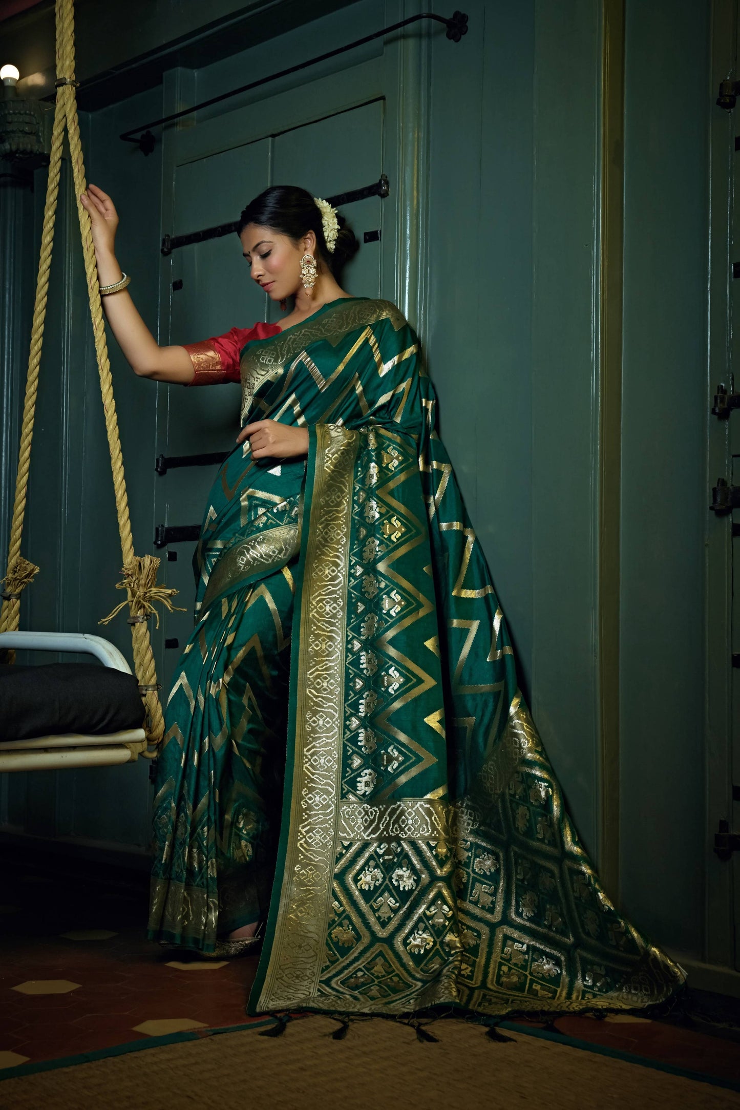 Vardha Phthalo Green Golden Zari Banarasi Silk Saree | Swadesiicart