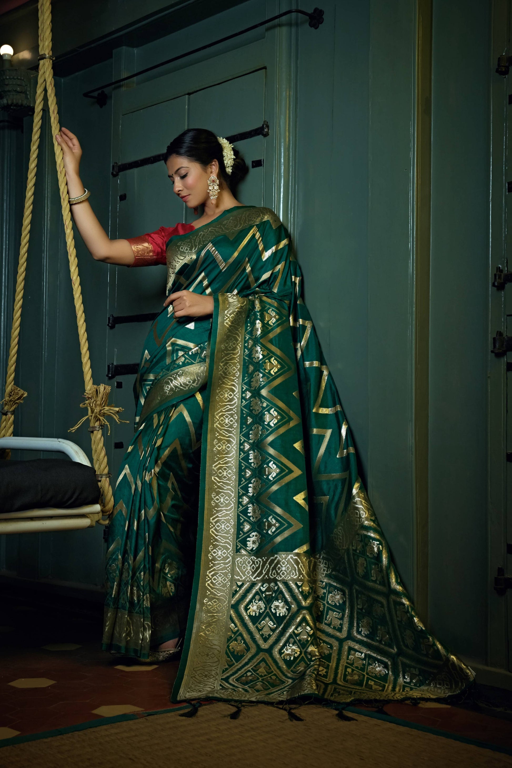 Vardha Phthalo Green Golden Zari Banarasi Silk Saree | Swadesiicart