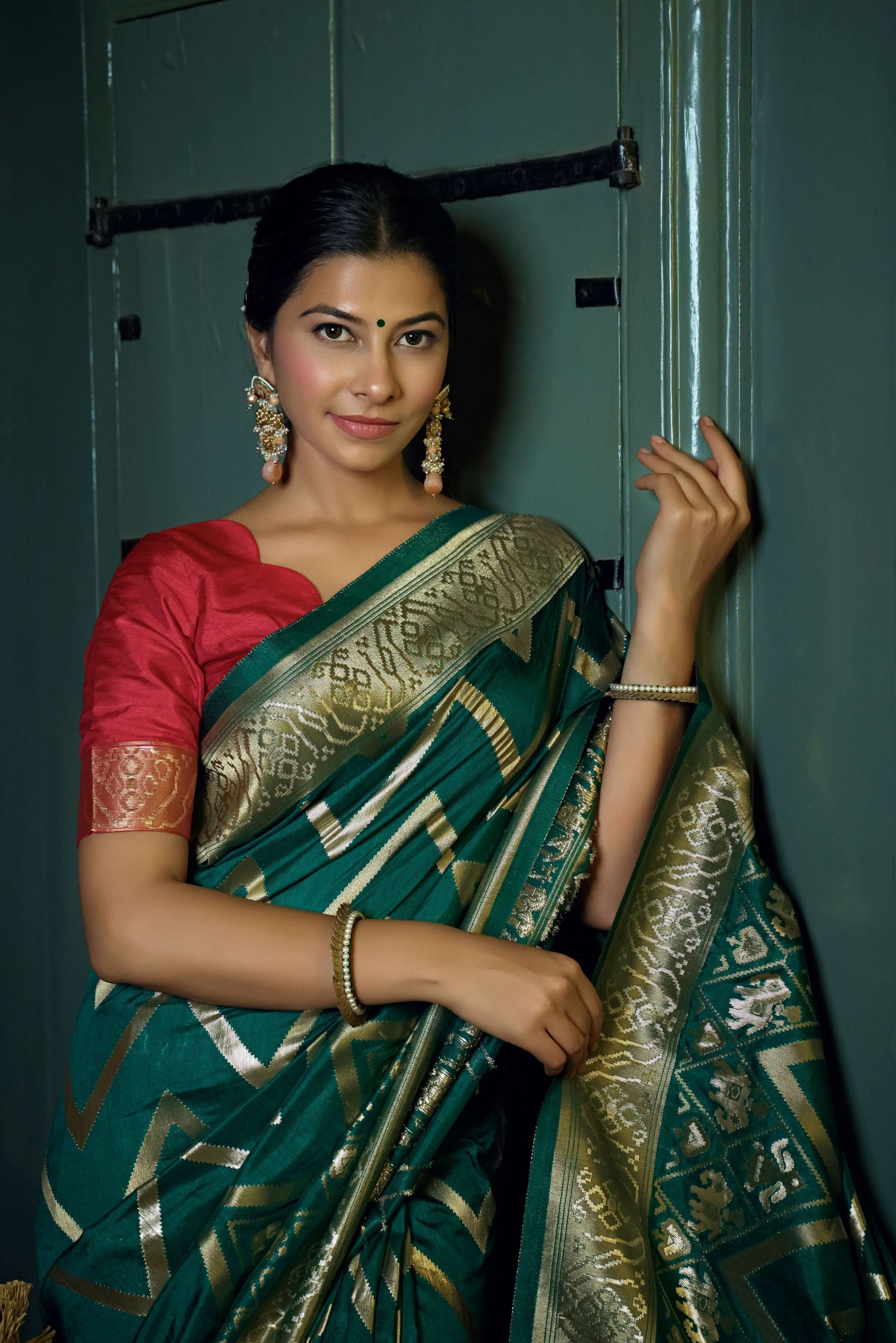 Vardha Phthalo Green Golden Zari Banarasi Silk Saree | Swadesiicart