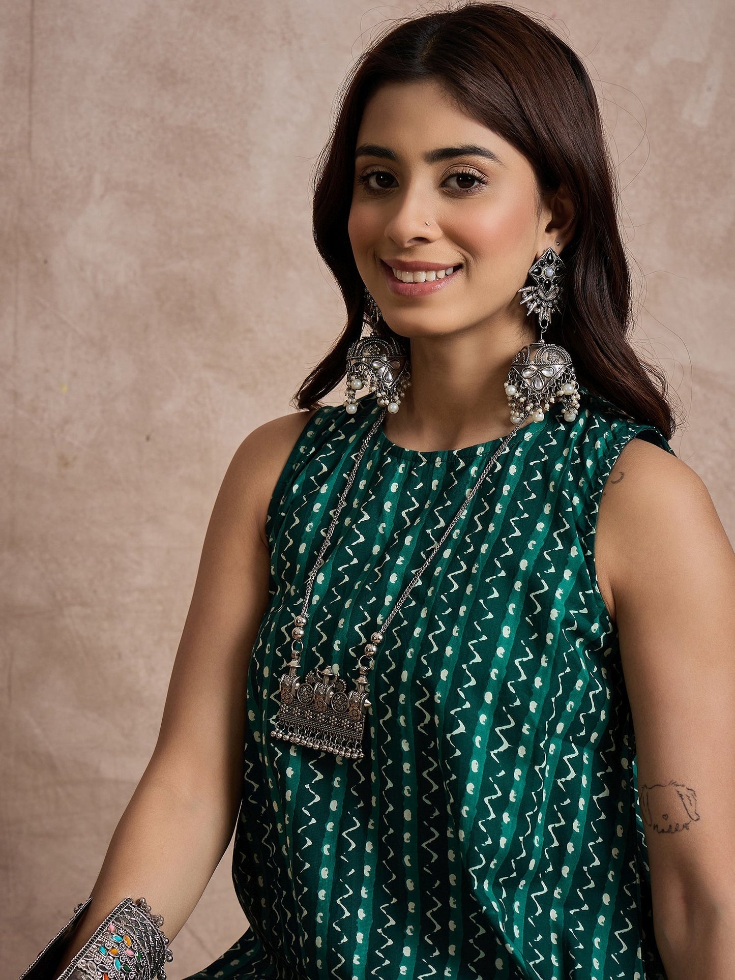InWeave Teal Zig Zag Round Neck Kurta Set - Swadesiicart