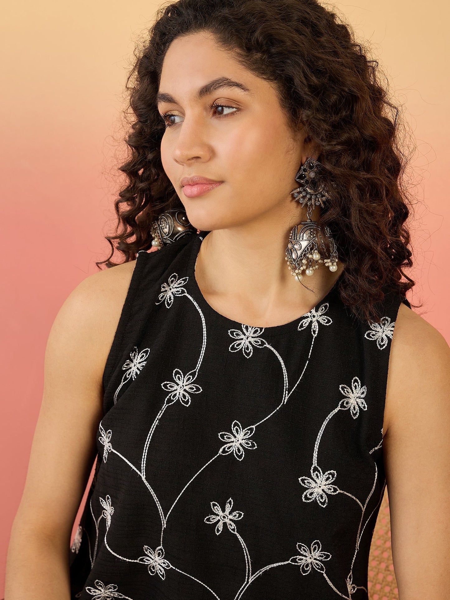 InWeave Black Embroidery R Neck Black Set - Swadesiicart