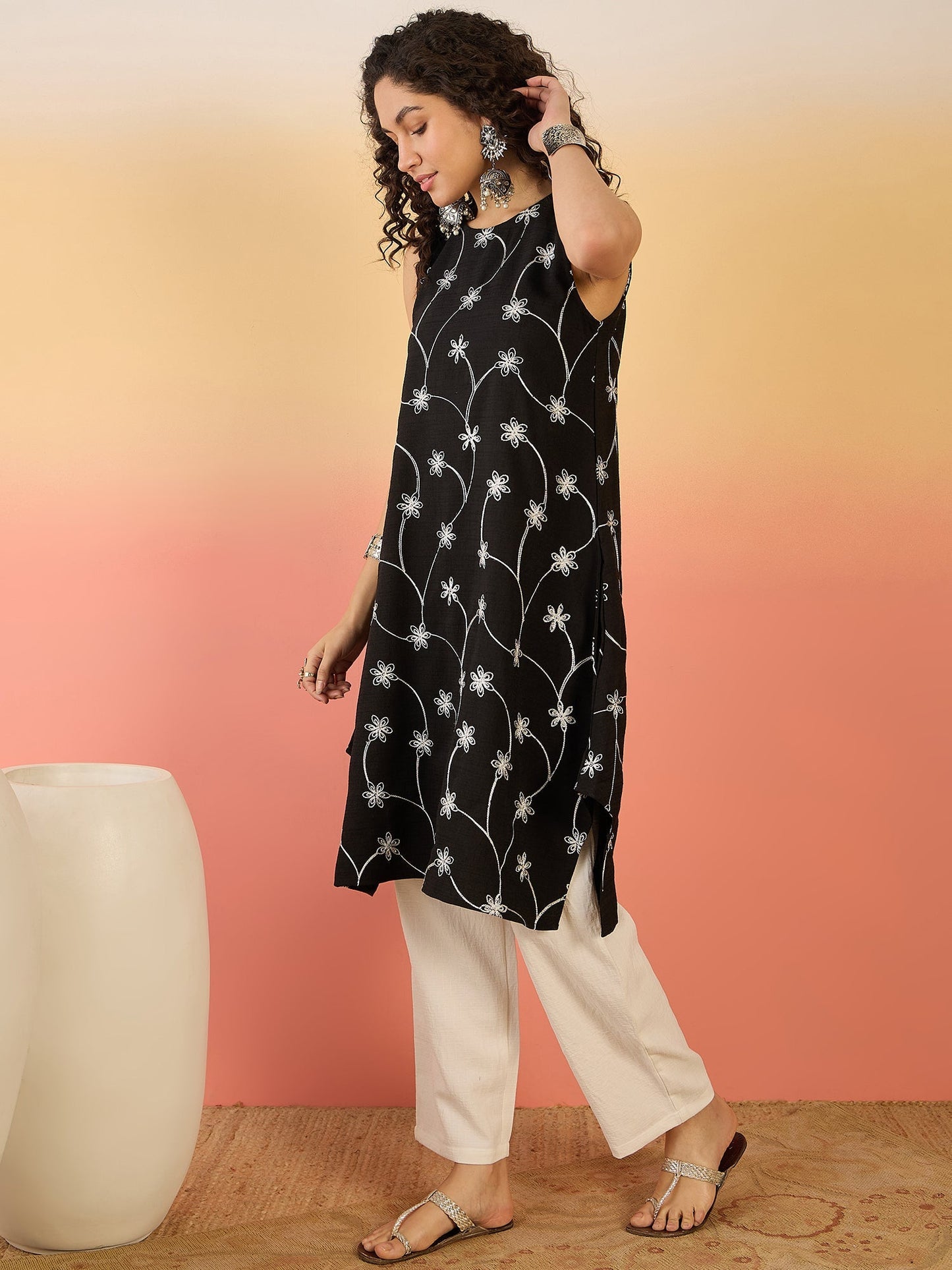 InWeave Black Embroidery R Neck White Set - Swadesiicart