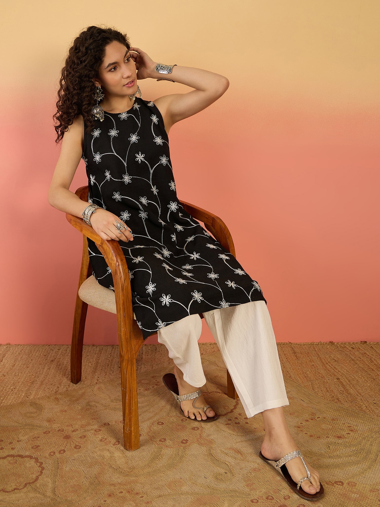 InWeave Black Embroidery R Neck White Set - Swadesiicart