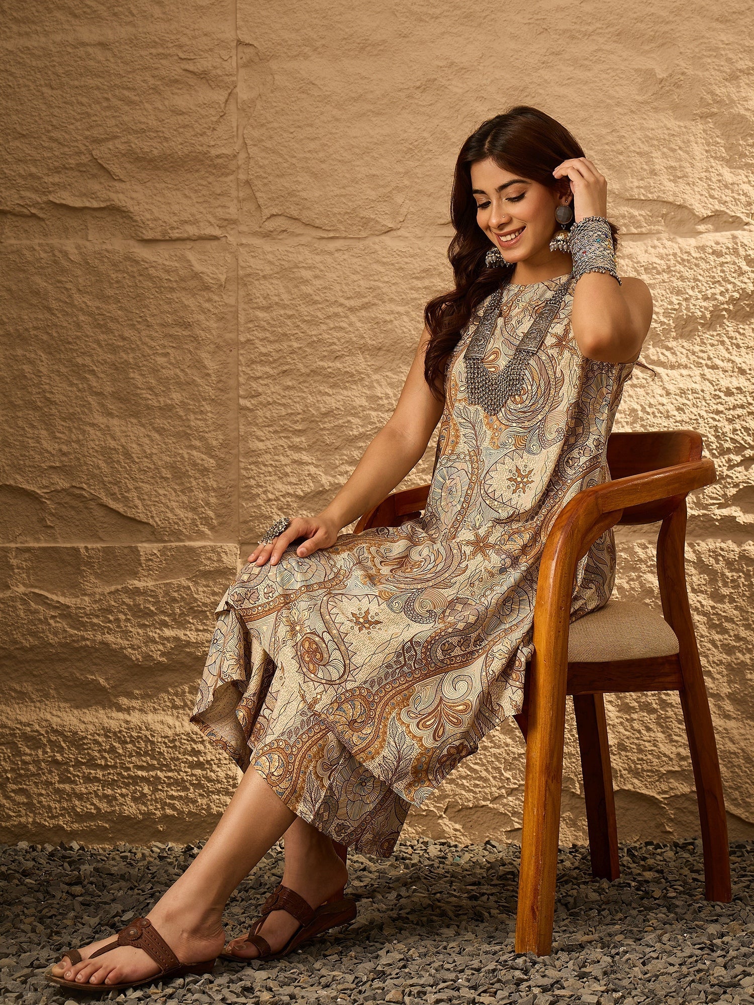 InWeave Beige Paisley Flower R Neck Kurta Set - Swadesiicart
