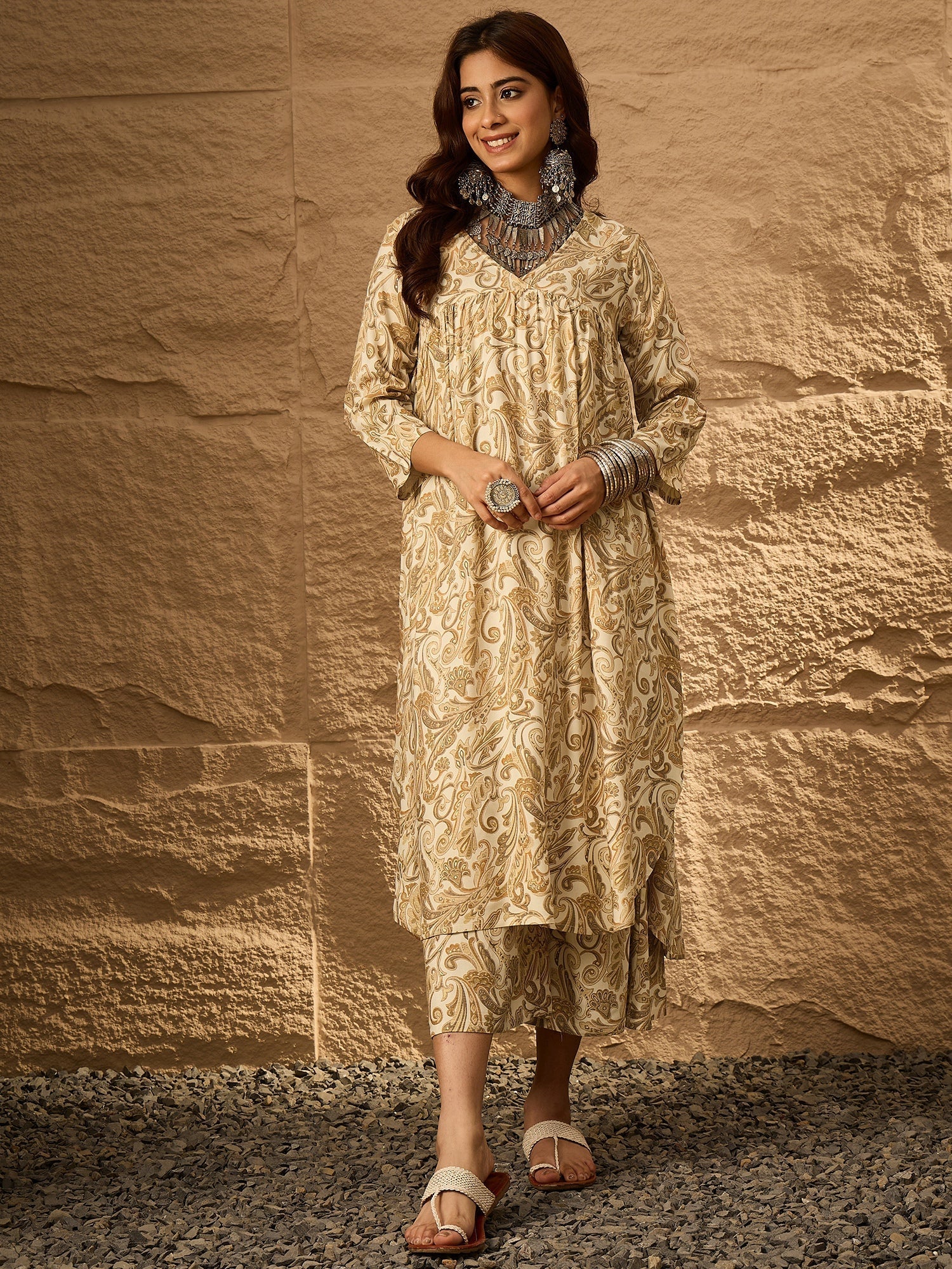 InWeave Off White Swirl V-Flared Kurta Set - Swadesiicart